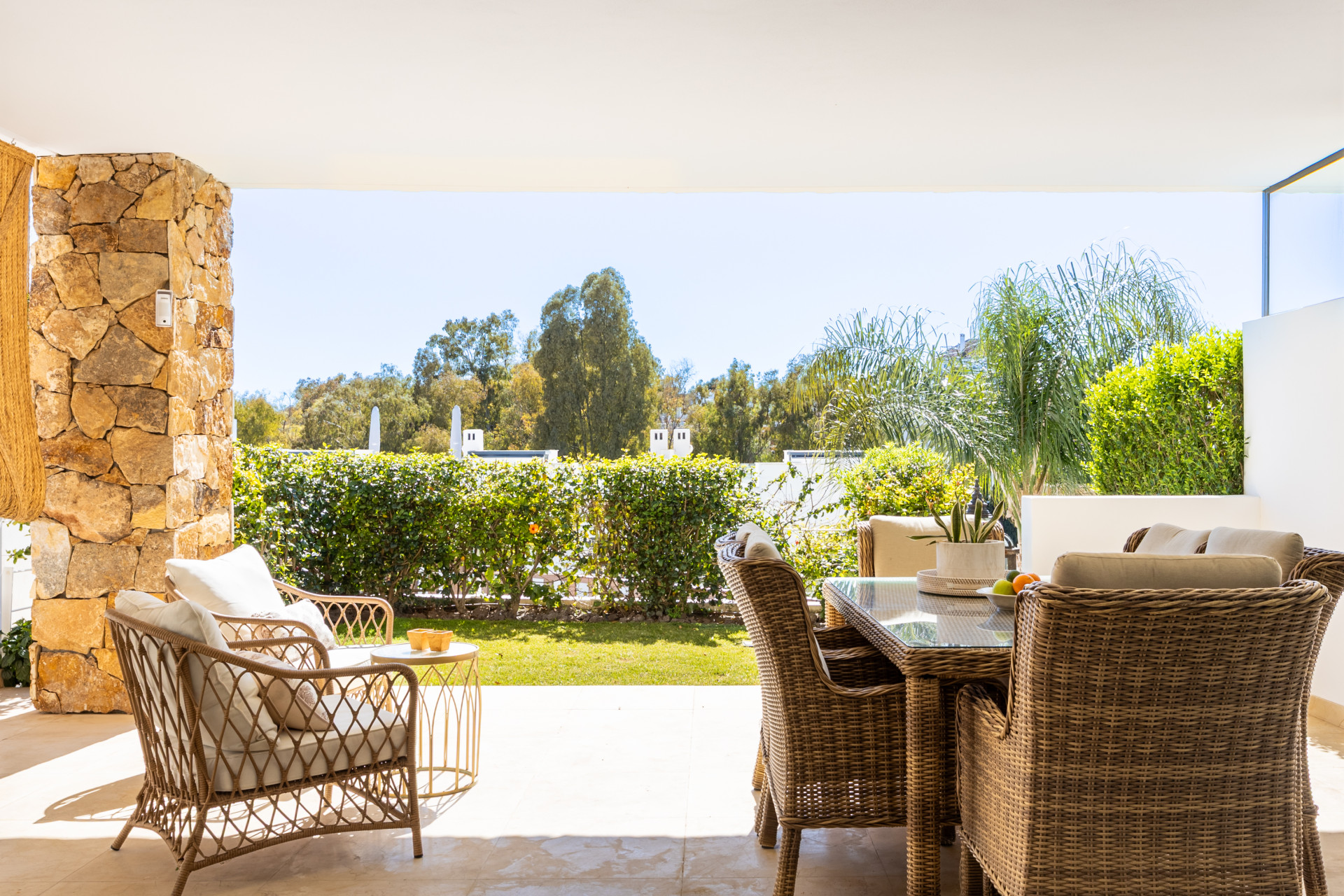 Elegant 3-Bedroom Townhouse with Panoramic Views Near Puerto Banús · Photo 29