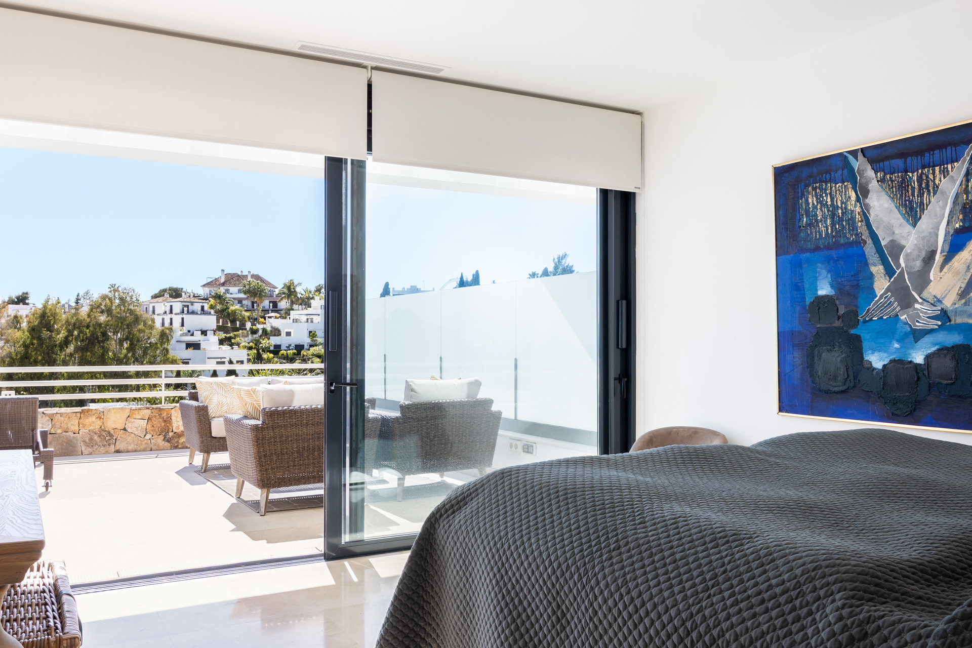 Elegant 3-Bedroom Townhouse with Panoramic Views Near Puerto Banús · Photo 11