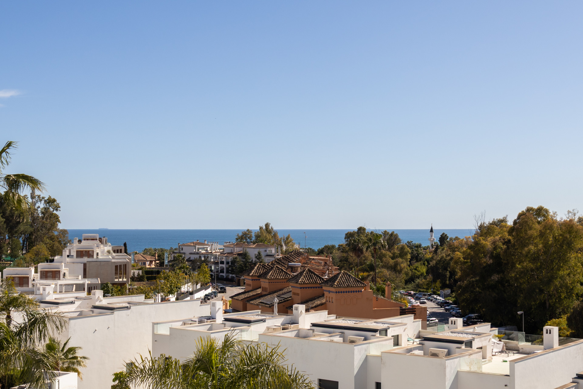 Elegant 3-Bedroom Townhouse with Panoramic Views Near Puerto Banús · Photo 23