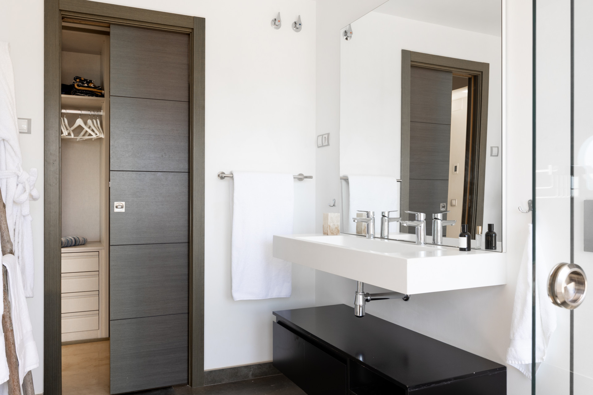 Elegant 3-Bedroom Townhouse with Panoramic Views Near Puerto Banús · Photo 15