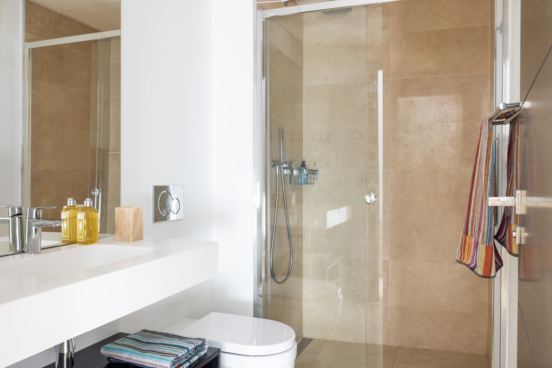 Elegant 3-Bedroom Townhouse with Panoramic Views Near Puerto Banús · Photo 18