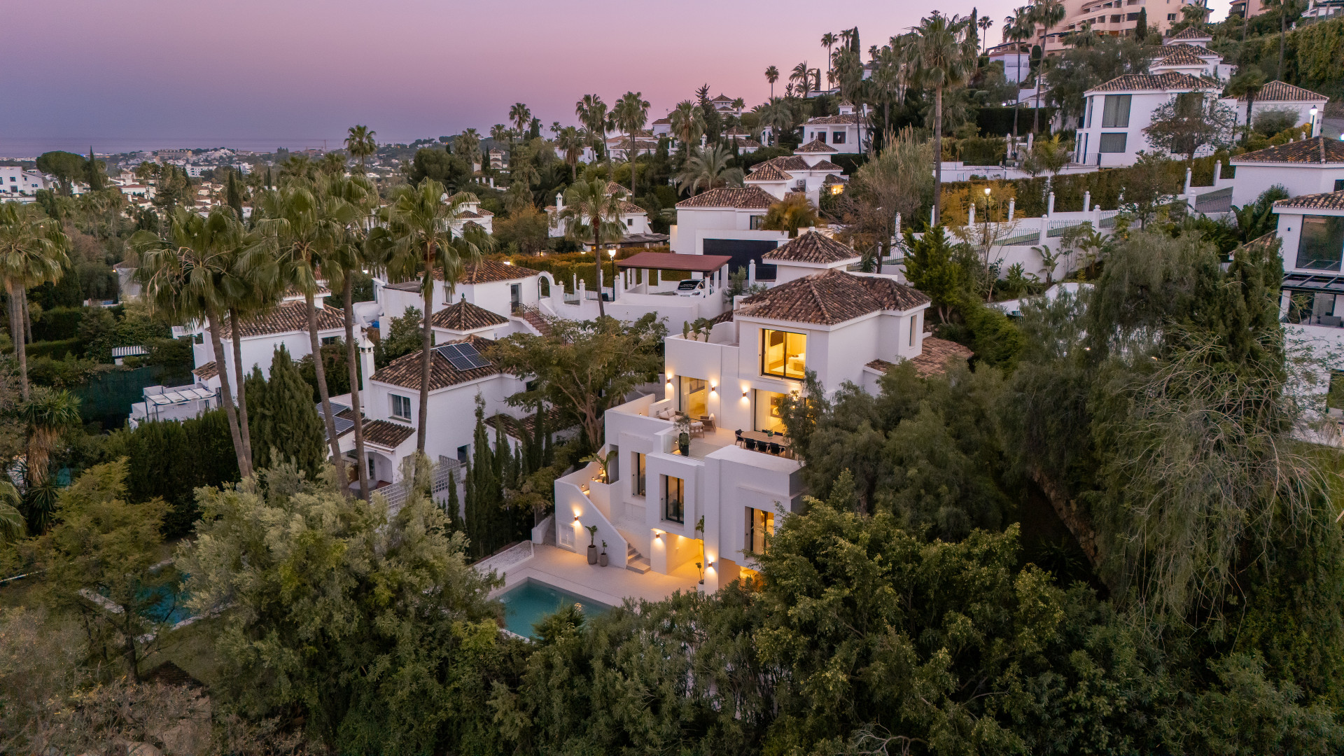Welcome to Villa Lucalle, a contemporary masterpiece located in the picturesque grounds of Los Naranjos Hill Club in La Cerquilla, Nueva Andalucía. · Photo 35