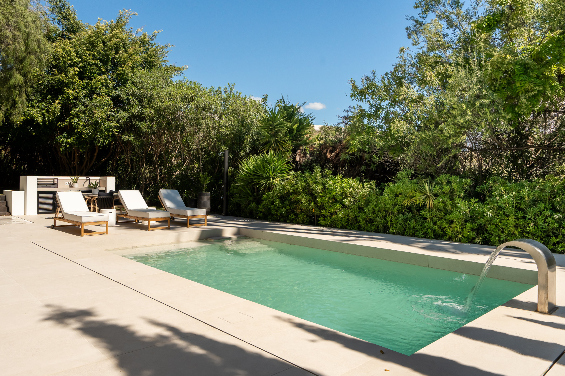 Welcome to Villa Lucalle, a contemporary masterpiece located in the picturesque grounds of Los Naranjos Hill Club in La Cerquilla, Nueva Andalucía. · Photo 28