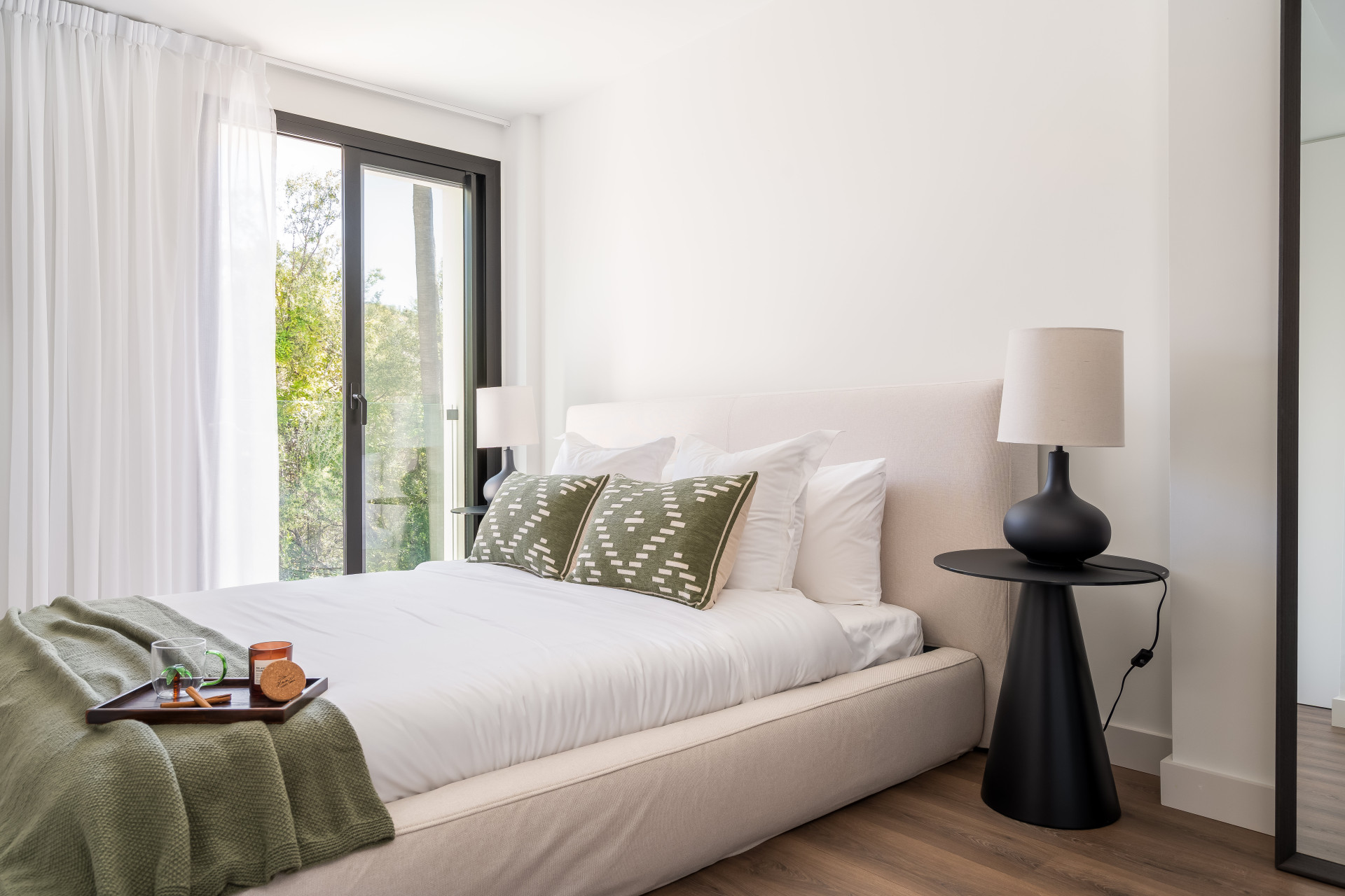 Welcome to Villa Lucalle, a contemporary masterpiece located in the picturesque grounds of Los Naranjos Hill Club in La Cerquilla, Nueva Andalucía. · Photo 15