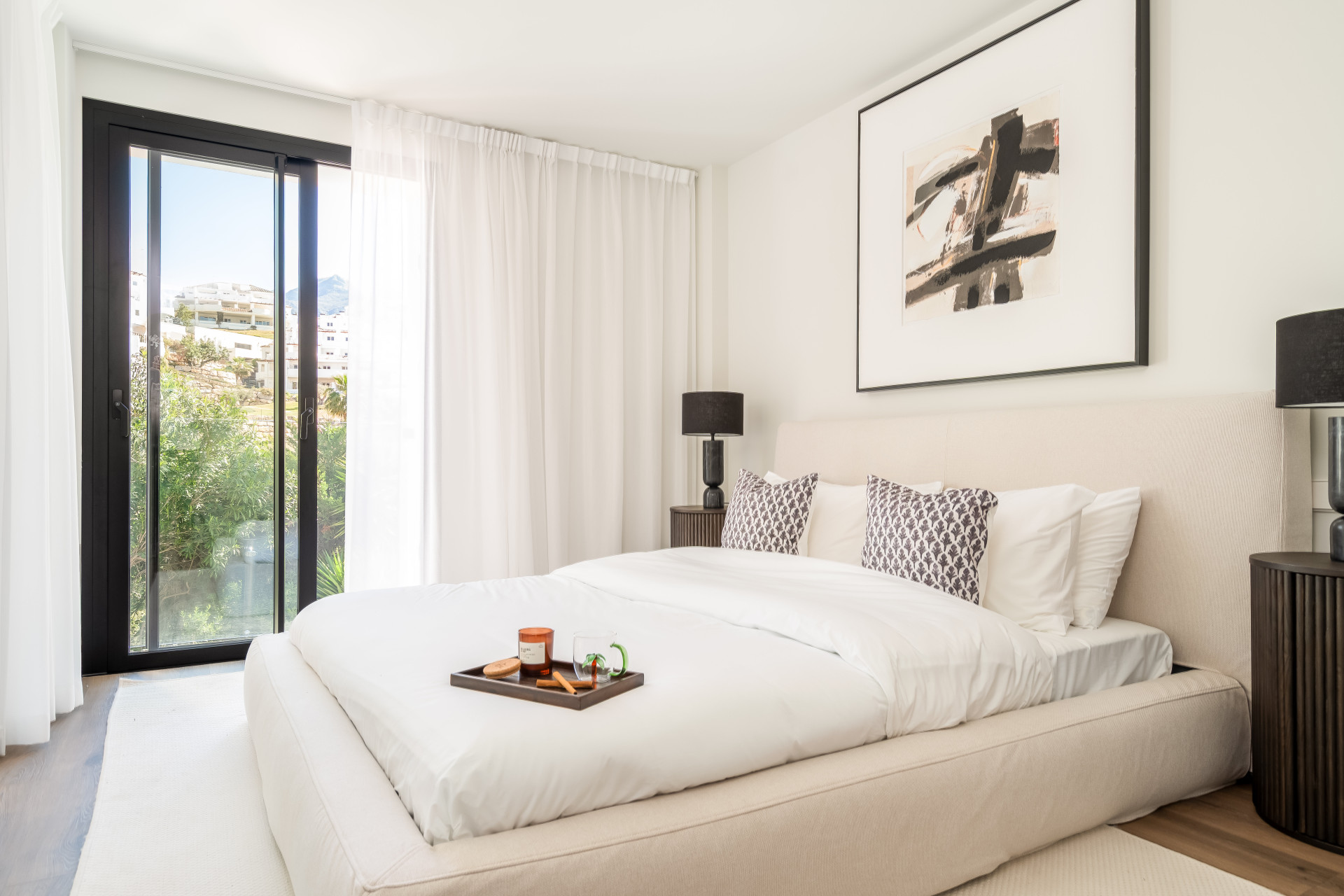 Welcome to Villa Lucalle, a contemporary masterpiece located in the picturesque grounds of Los Naranjos Hill Club in La Cerquilla, Nueva Andalucía. · Photo 13