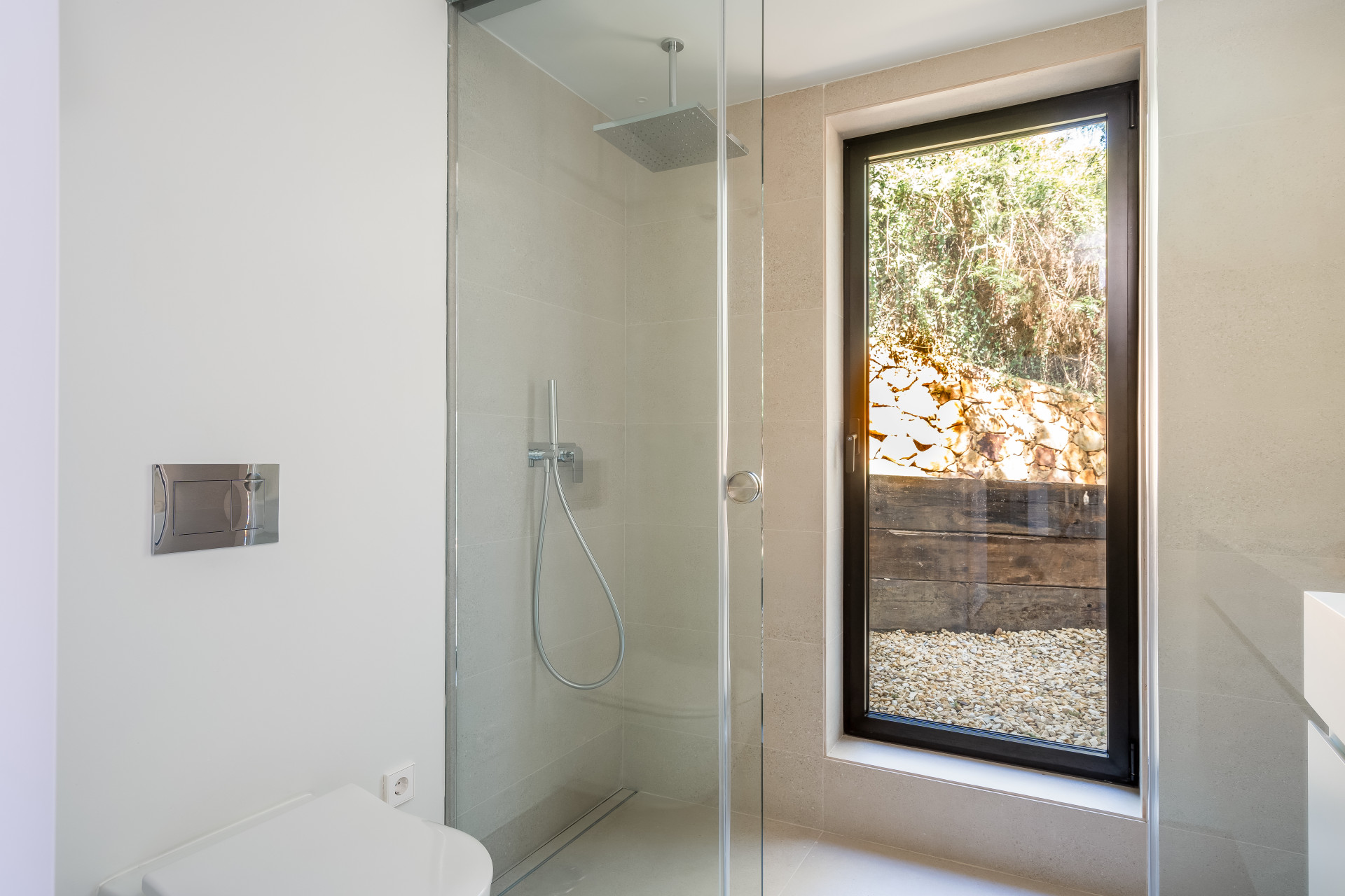 Welcome to Villa Lucalle, a contemporary masterpiece located in the picturesque grounds of Los Naranjos Hill Club in La Cerquilla, Nueva Andalucía. · Photo 21