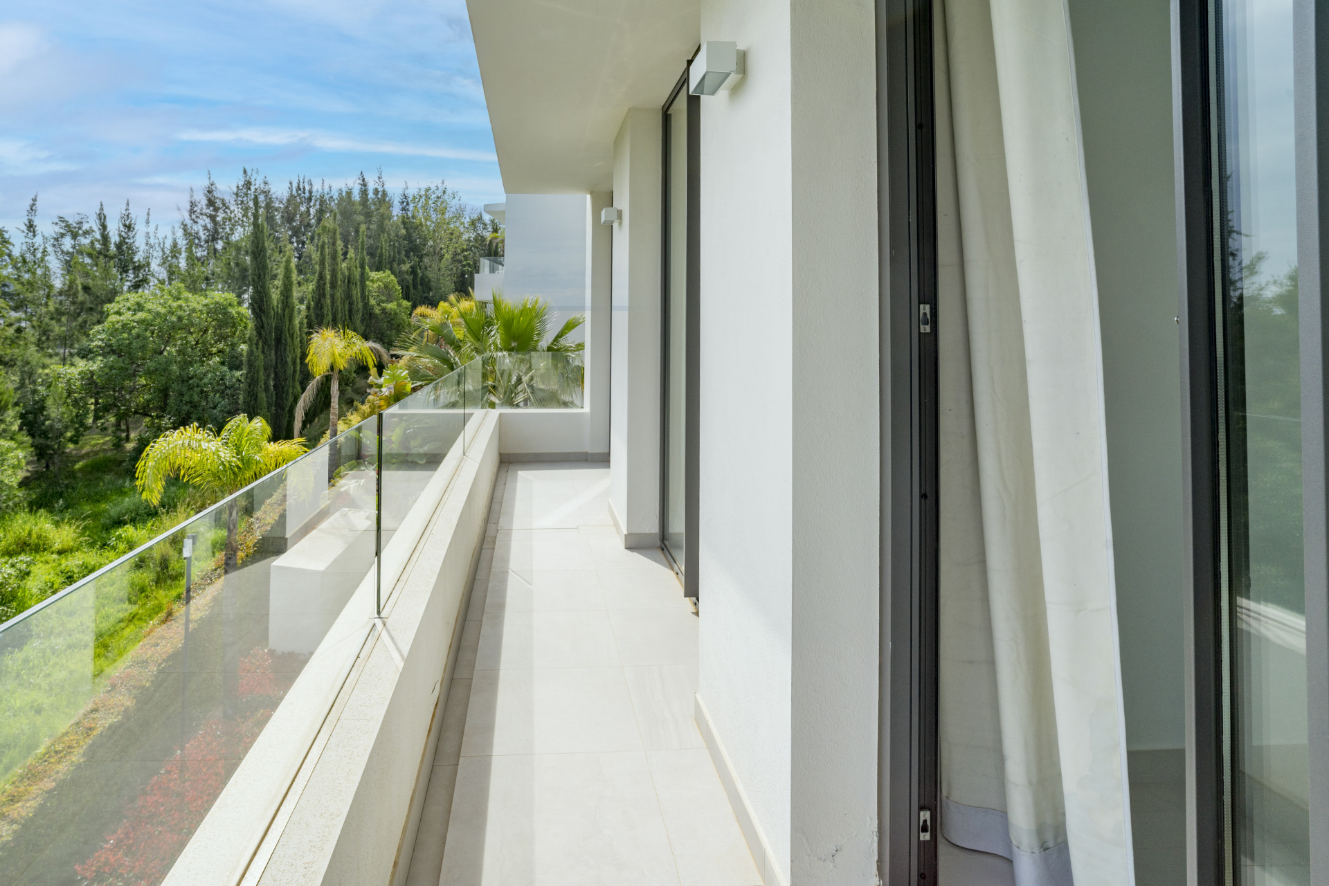 Luxury 3-Bedroom Duplex Penthouse for Sale in Cataleya, Atalaya Golf, Estepona · Photo 10