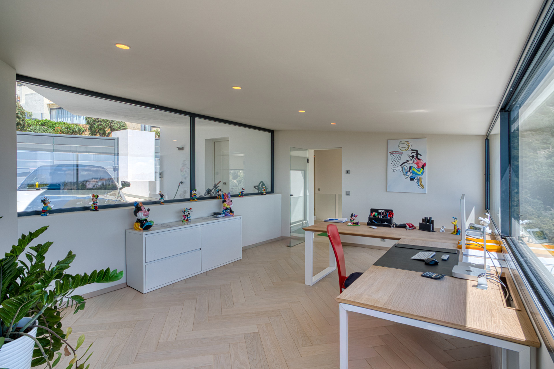 Outstanding, five bedroom Villa located in Altos de Los Monteros with panoramic sea views · Photo 21