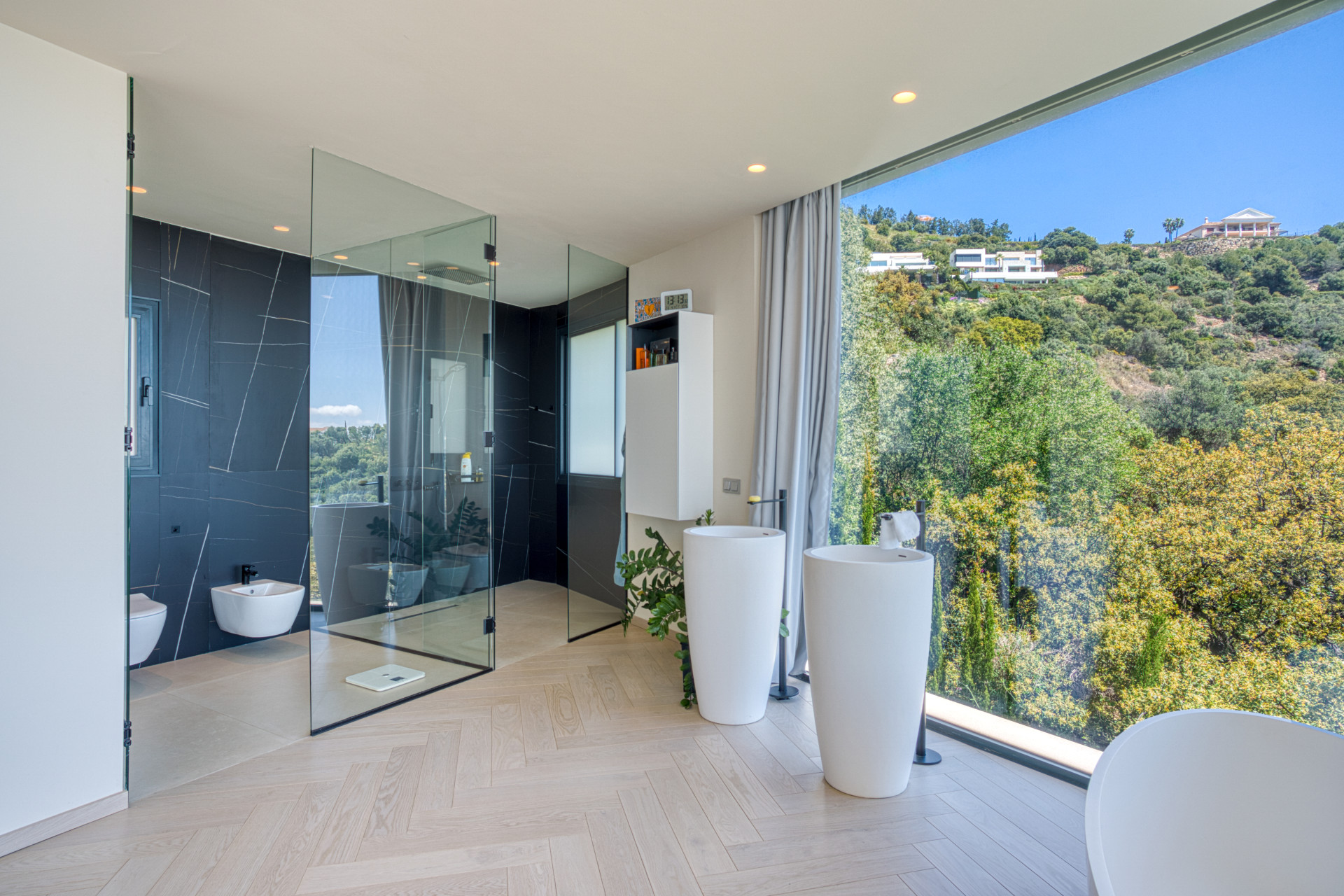 Outstanding, five bedroom Villa located in Altos de Los Monteros with panoramic sea views · Photo 25