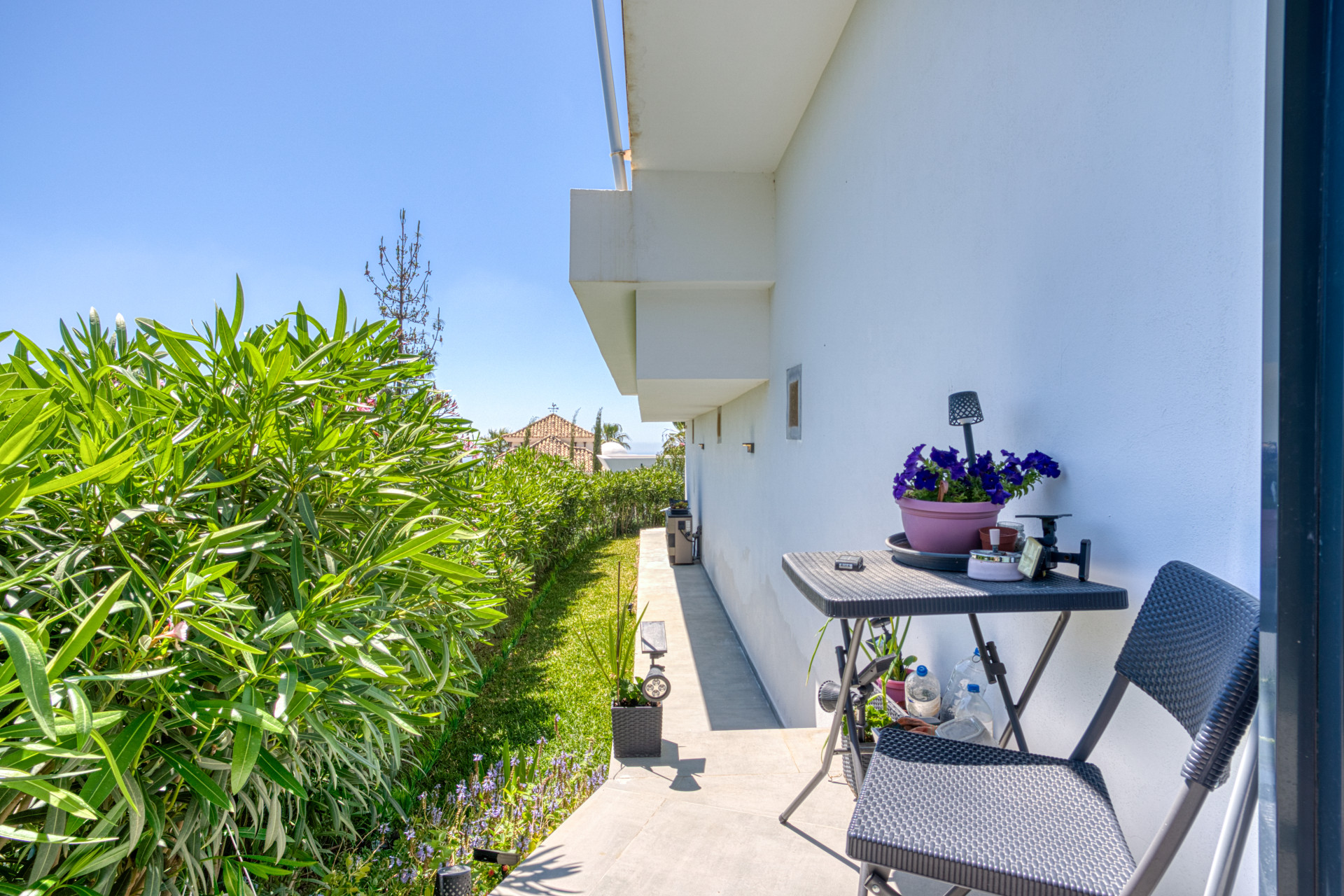 Outstanding, five bedroom Villa located in Altos de Los Monteros with panoramic sea views · Photo 20
