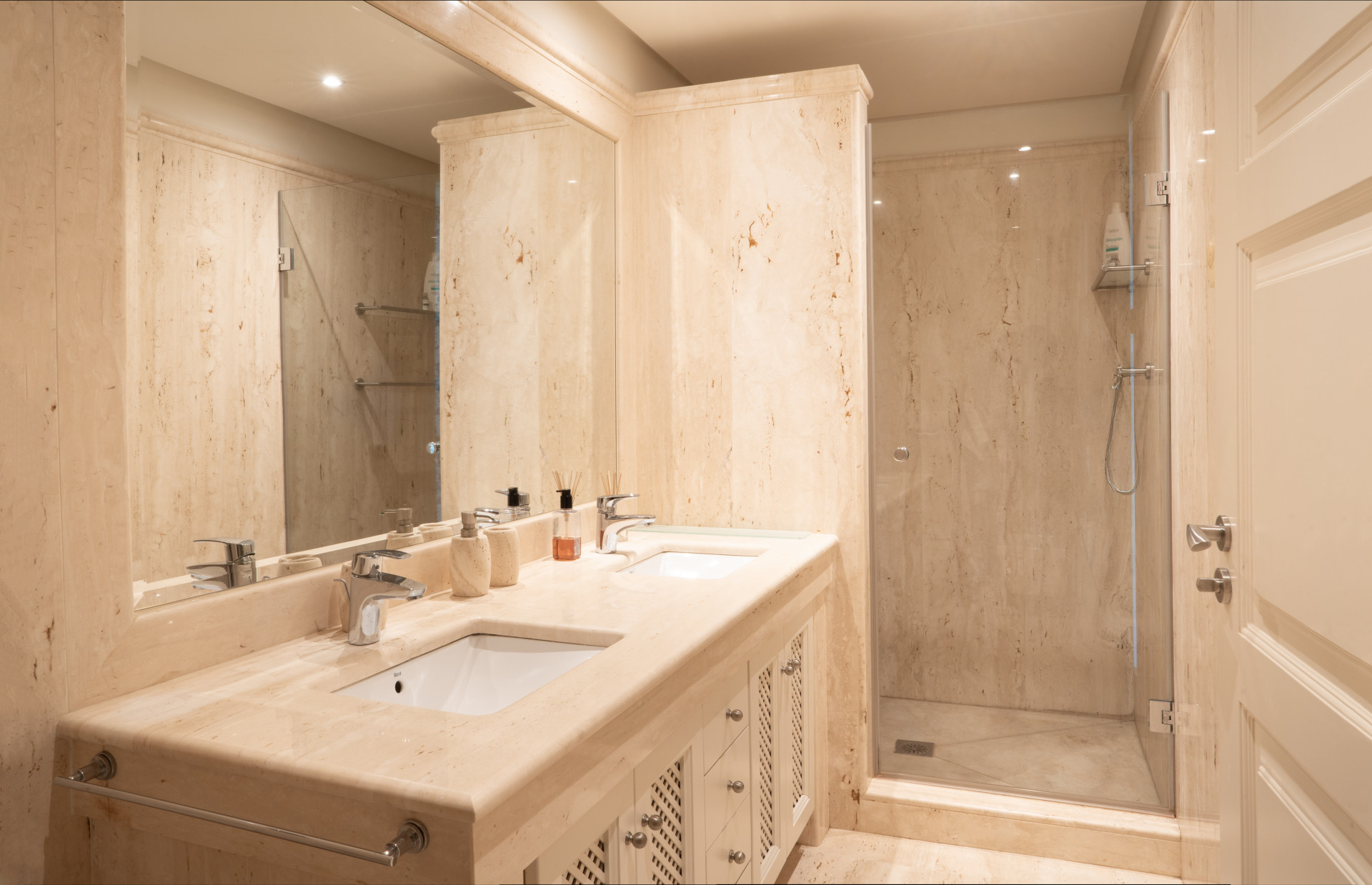 Exclusive Ground-Floor Apartment in Doncella Beach, Estepona · Photo 12