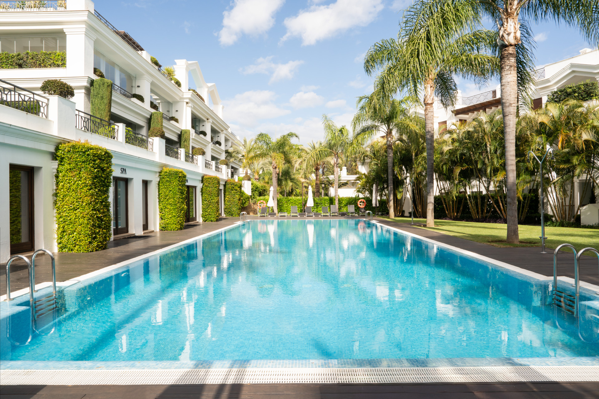 Exclusive Ground-Floor Apartment in Doncella Beach, Estepona · Photo 16