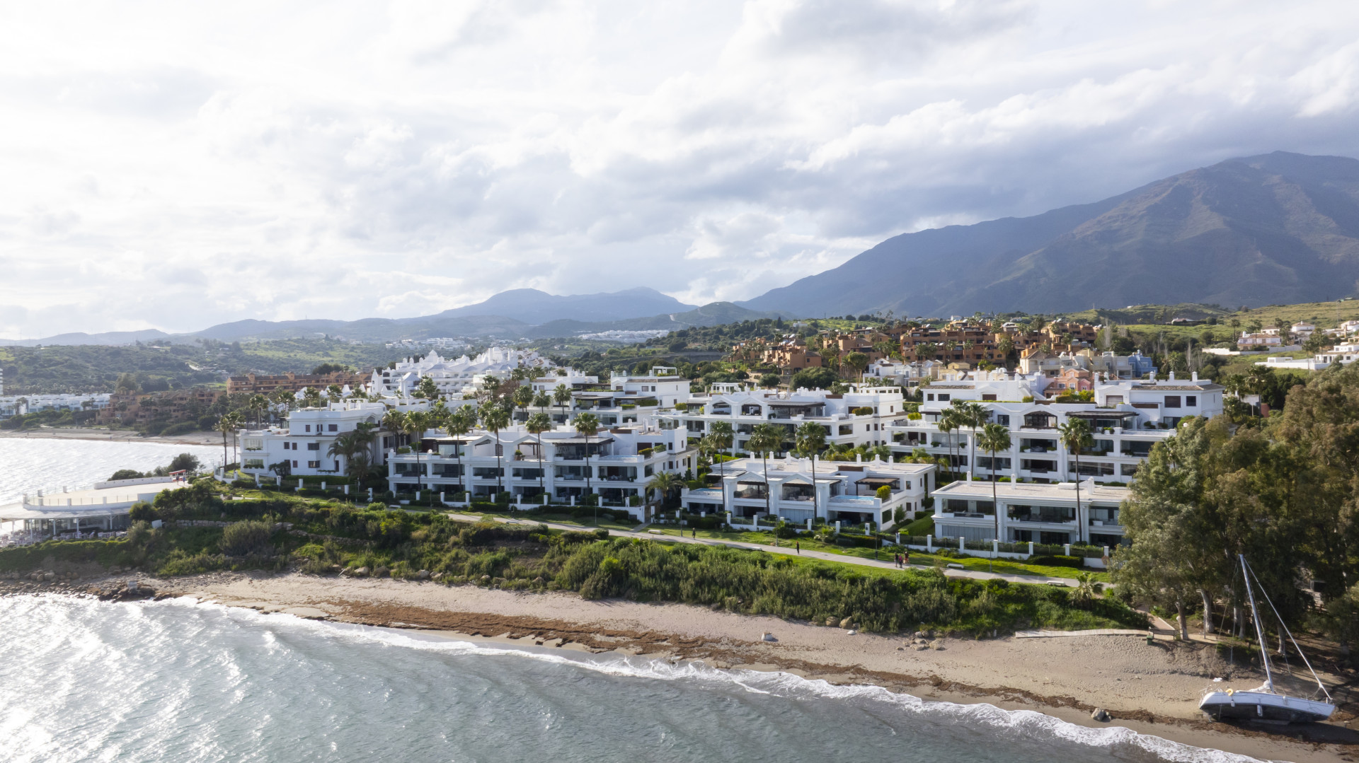 Exclusive Ground-Floor Apartment in Doncella Beach, Estepona · Photo 20