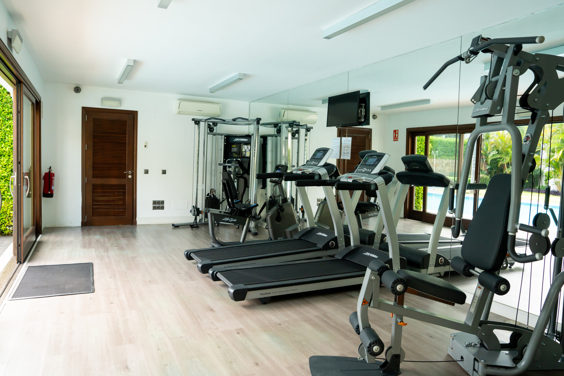 Exclusive Ground-Floor Apartment in Doncella Beach, Estepona · Photo 19