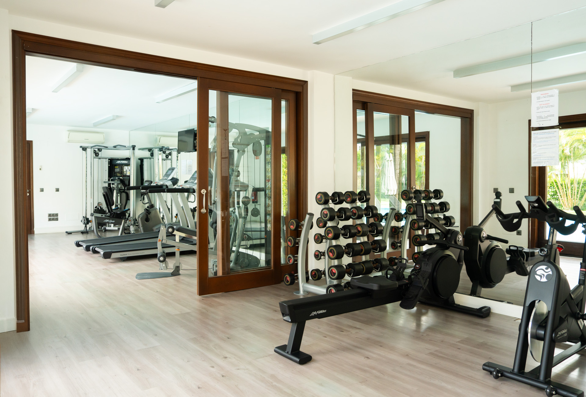Exclusive Ground-Floor Apartment in Doncella Beach, Estepona · Photo 18