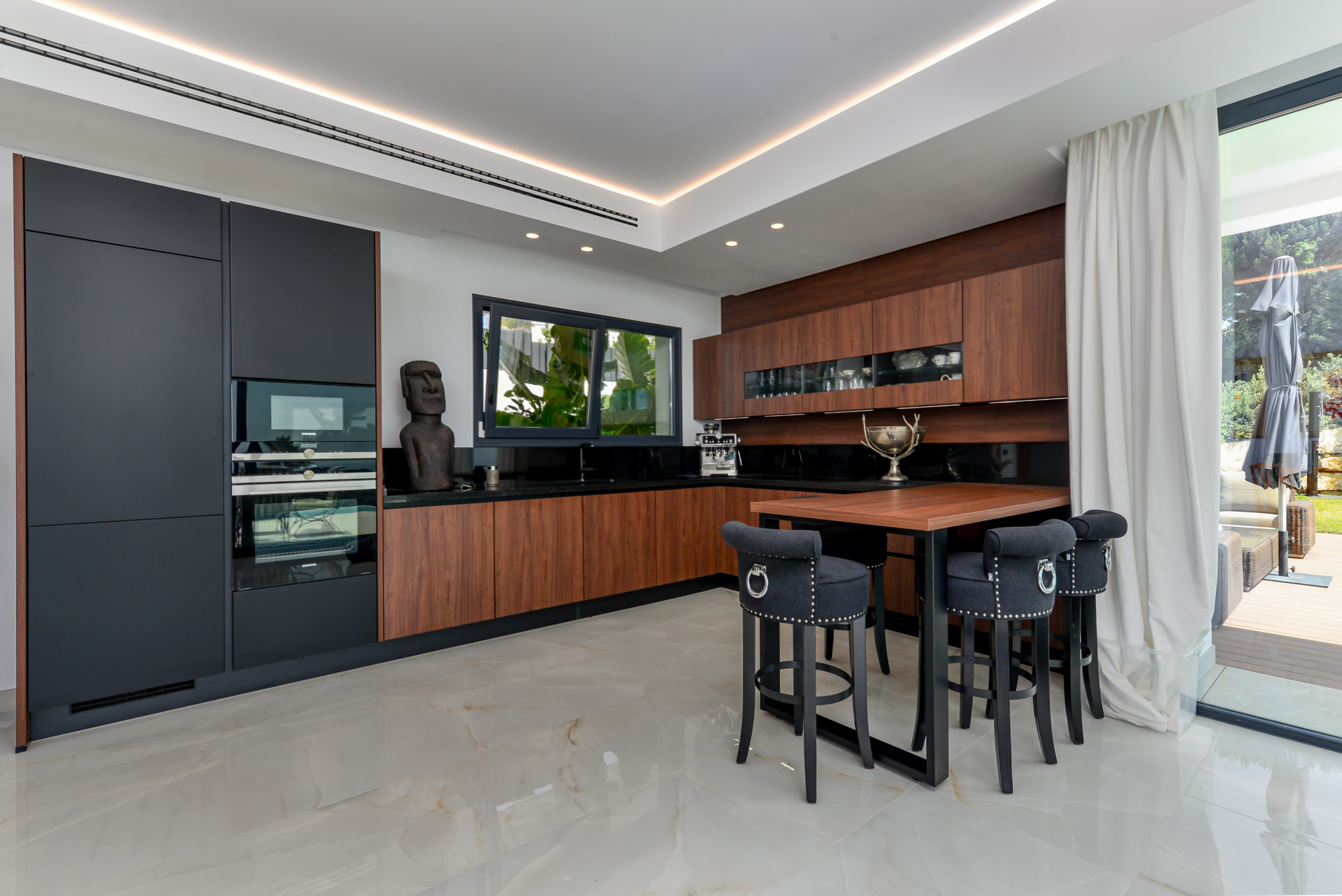 Luxury Villa with Panoramic Sea Views in La Paloma, Manilva · Photo 16