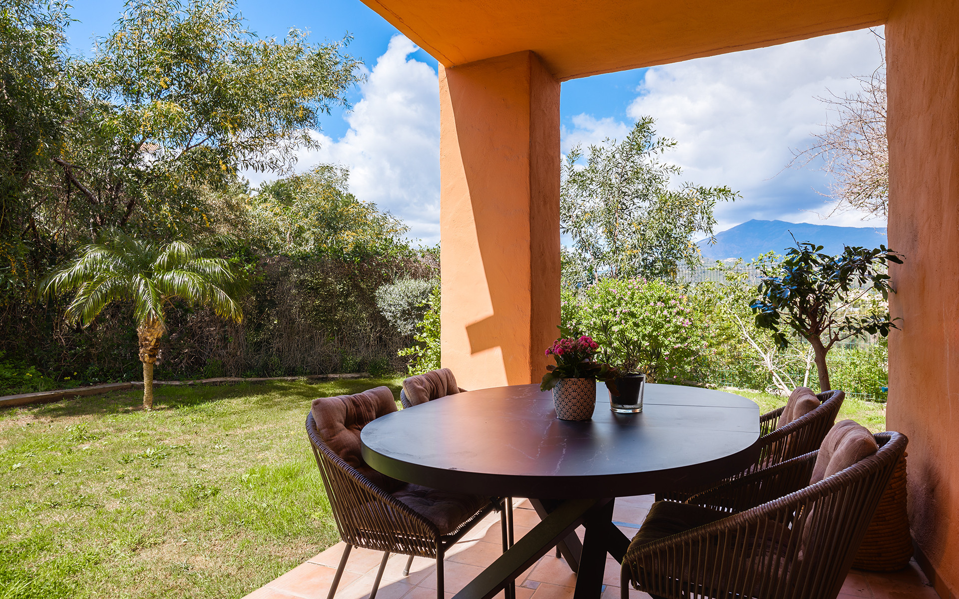 Fully renovated garden apartment in Gazules del Sol, a gated complex close to amenities in Benahavís · Photo 22