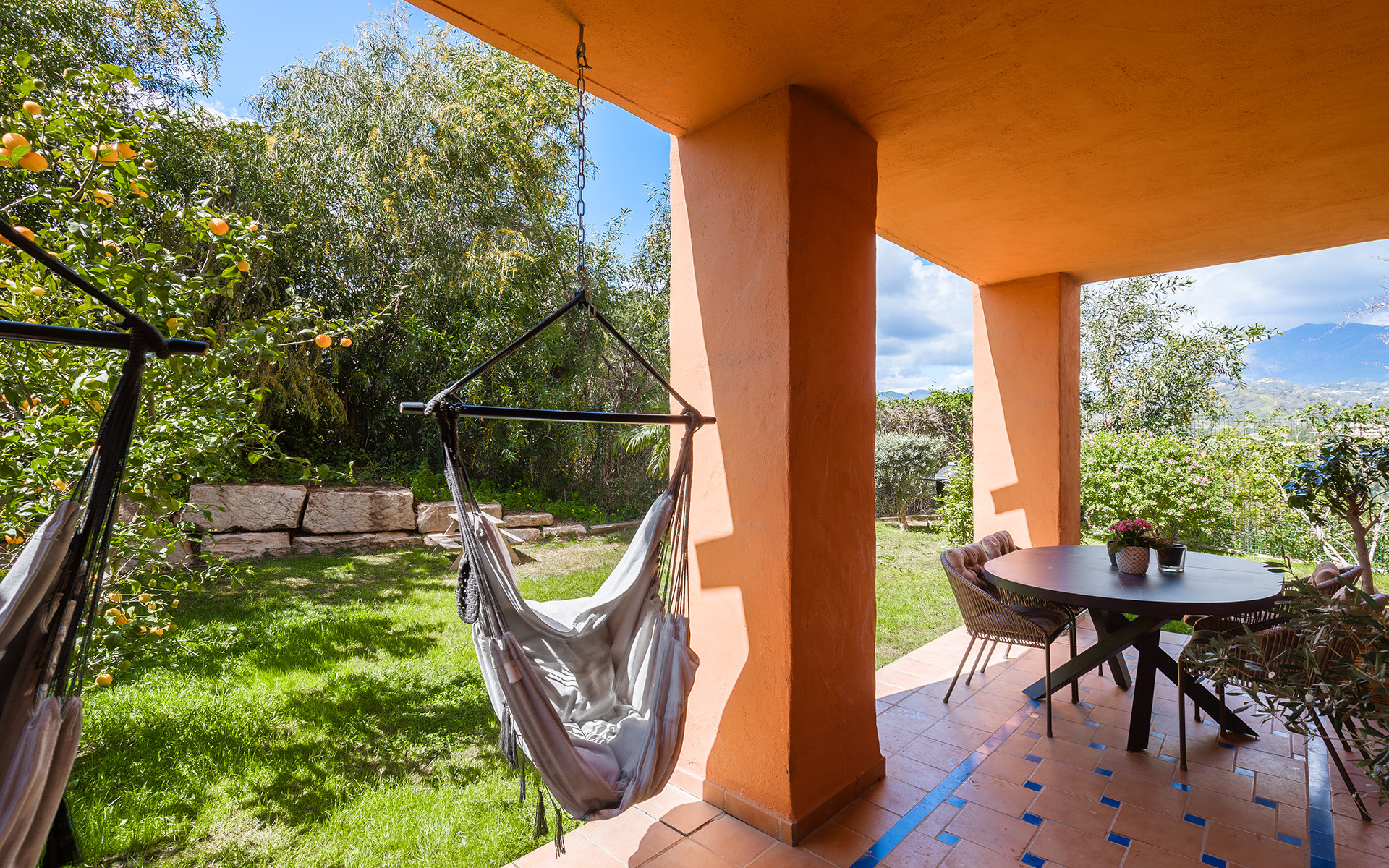 Fully renovated garden apartment in Gazules del Sol, a gated complex close to amenities in Benahavís · Photo 24