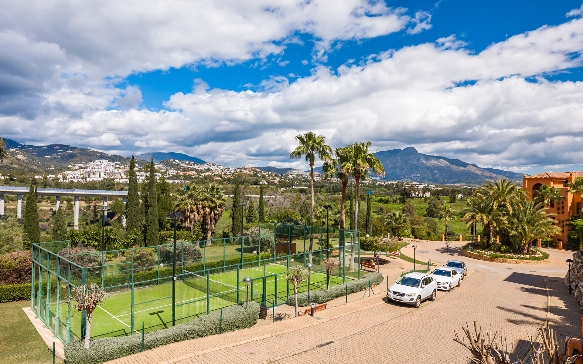 Fully renovated garden apartment in Gazules del Sol, a gated complex close to amenities in Benahavís · Photo 33
