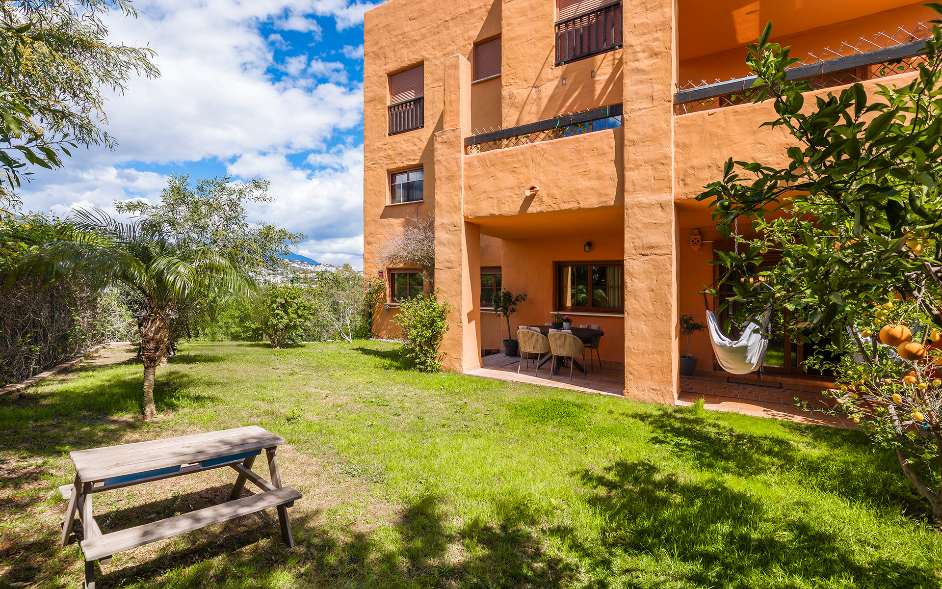 Fully renovated garden apartment in Gazules del Sol, a gated complex close to amenities in Benahavís · Photo 25