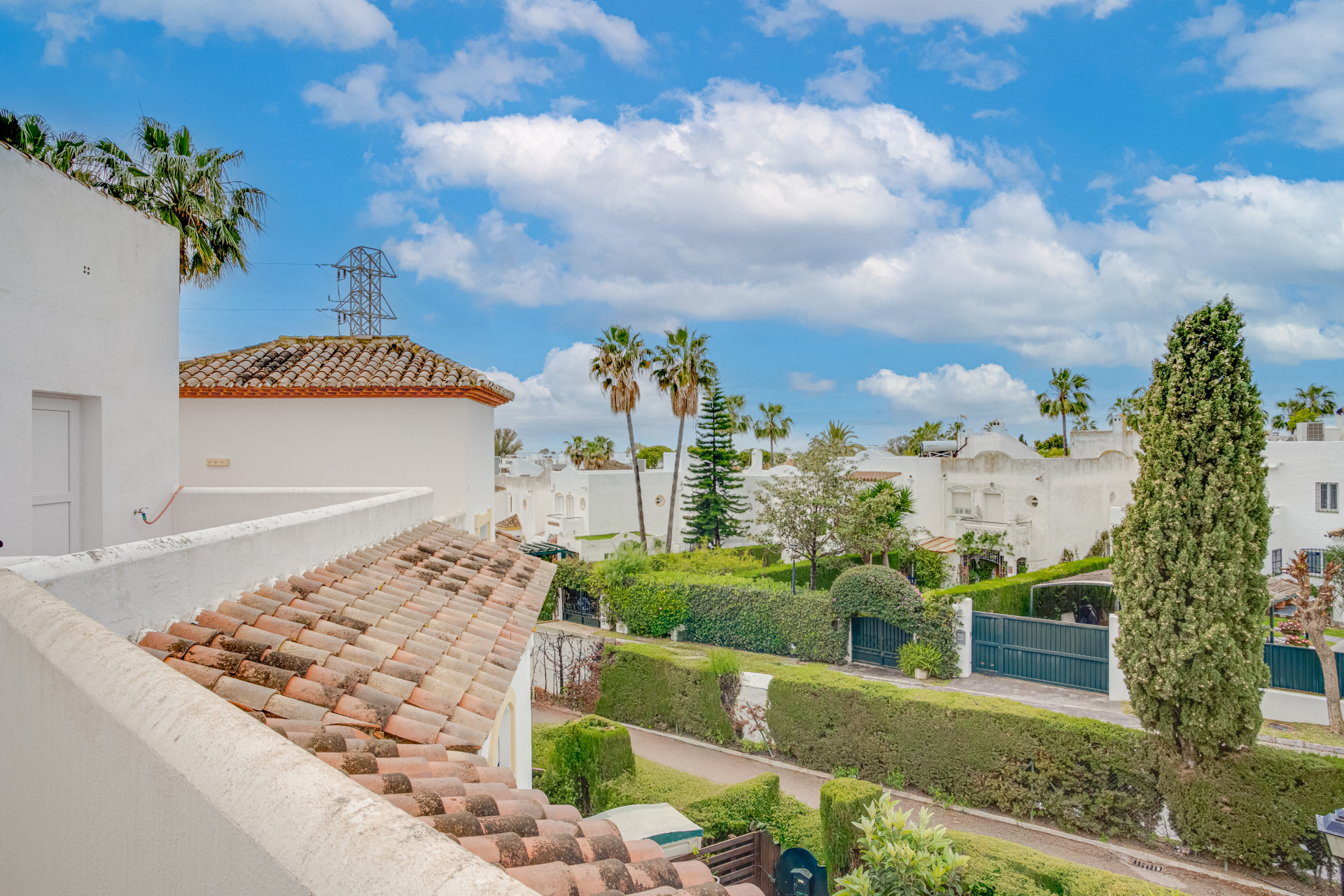 Wonderful three bedroom townhouse with sea views, located in Bel Air, Estepona · Photo 19