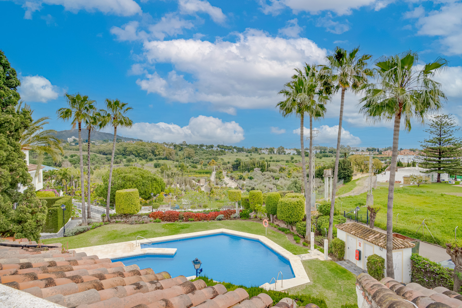 Wonderful three bedroom townhouse with sea views, located in Bel Air, Estepona · Photo 10