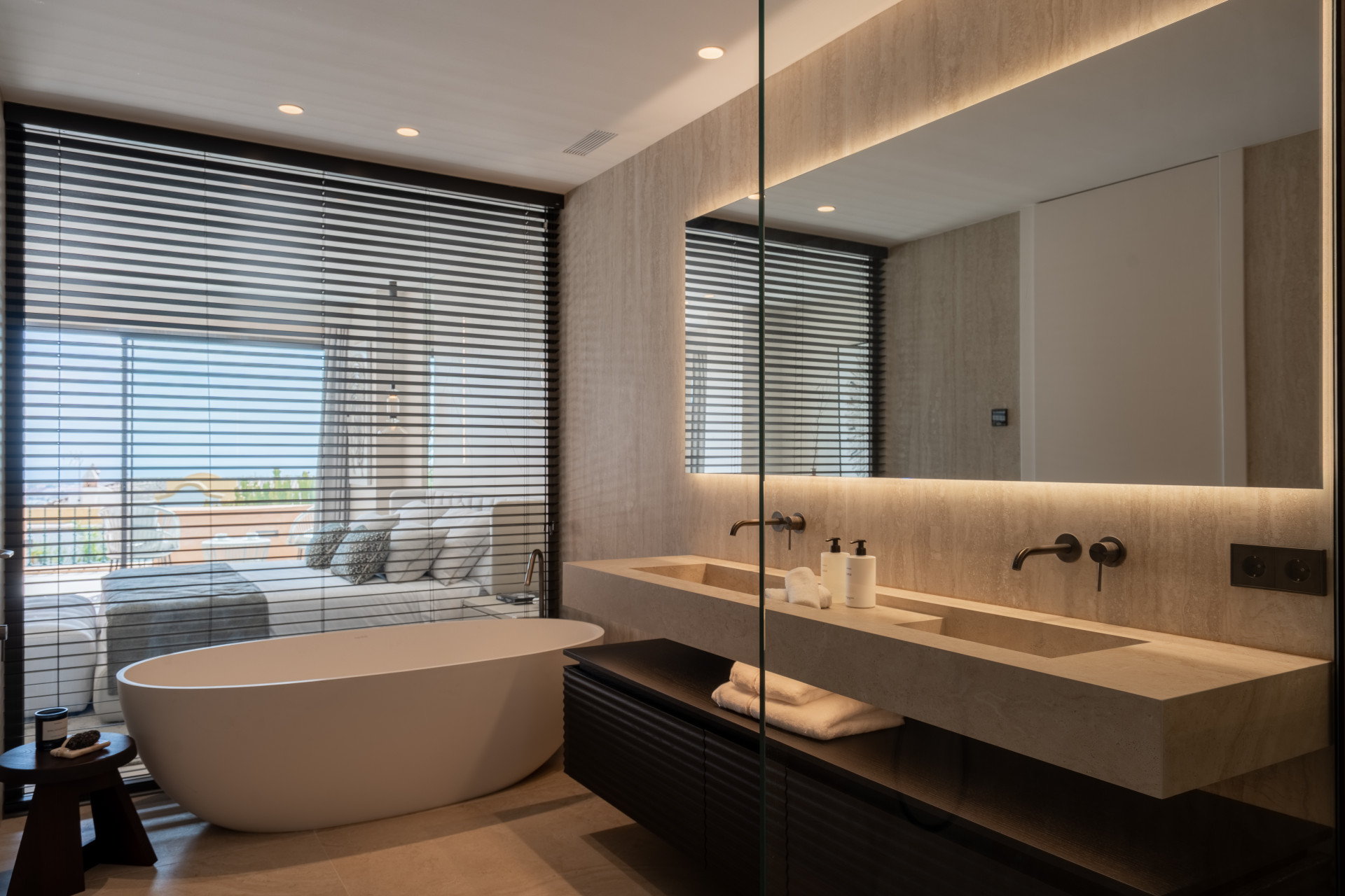 Stunning newly renovated four bedroom apartment  in Les Belvédères, Nueva Andalucía · Photo 27