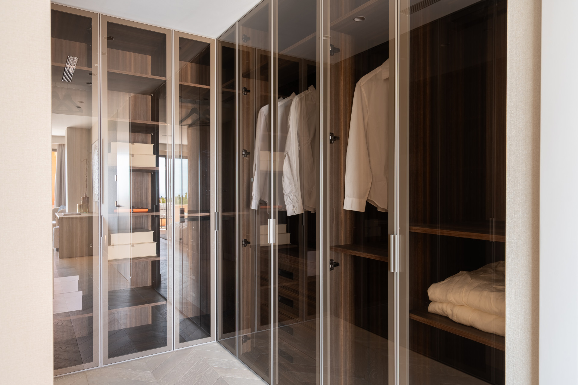 Stunning newly renovated four bedroom apartment  in Les Belvédères, Nueva Andalucía · Photo 12