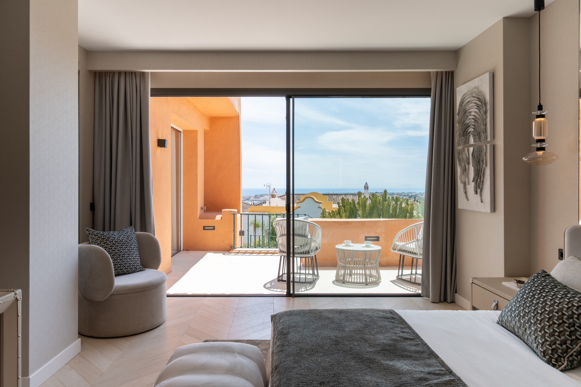 Stunning newly renovated four bedroom apartment  in Les Belvédères, Nueva Andalucía · Photo 13