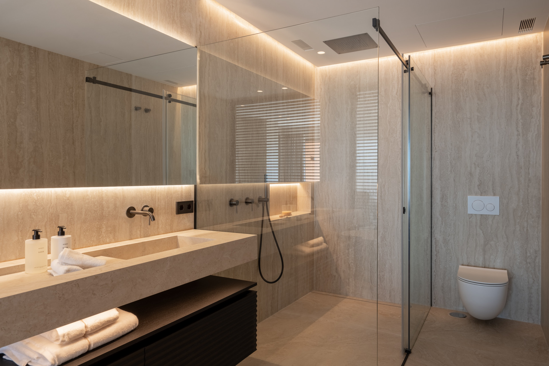 Stunning newly renovated four bedroom apartment  in Les Belvédères, Nueva Andalucía · Photo 28