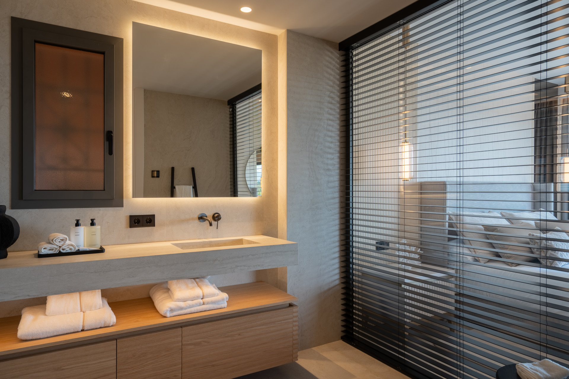 Stunning newly renovated four bedroom apartment  in Les Belvédères, Nueva Andalucía · Photo 18
