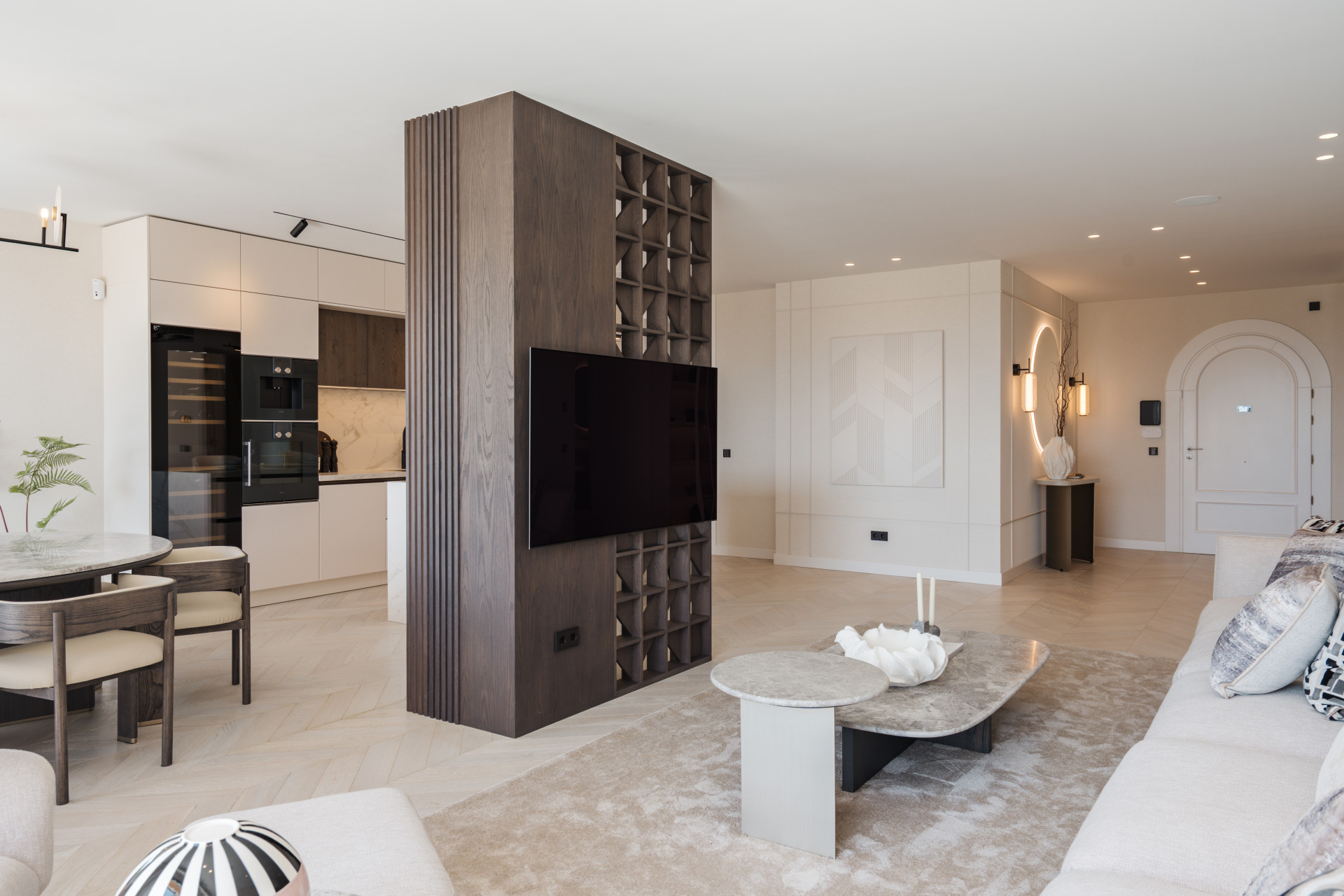 Stunning newly renovated four bedroom apartment  in Les Belvédères, Nueva Andalucía · Photo 8