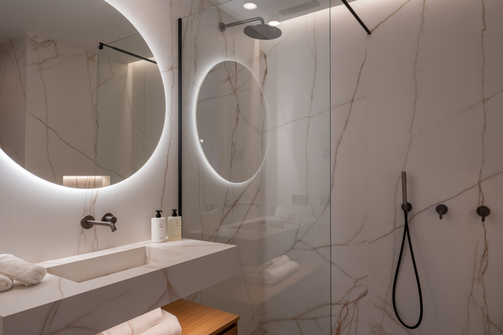 Stunning newly renovated four bedroom apartment  in Les Belvédères, Nueva Andalucía · Photo 21