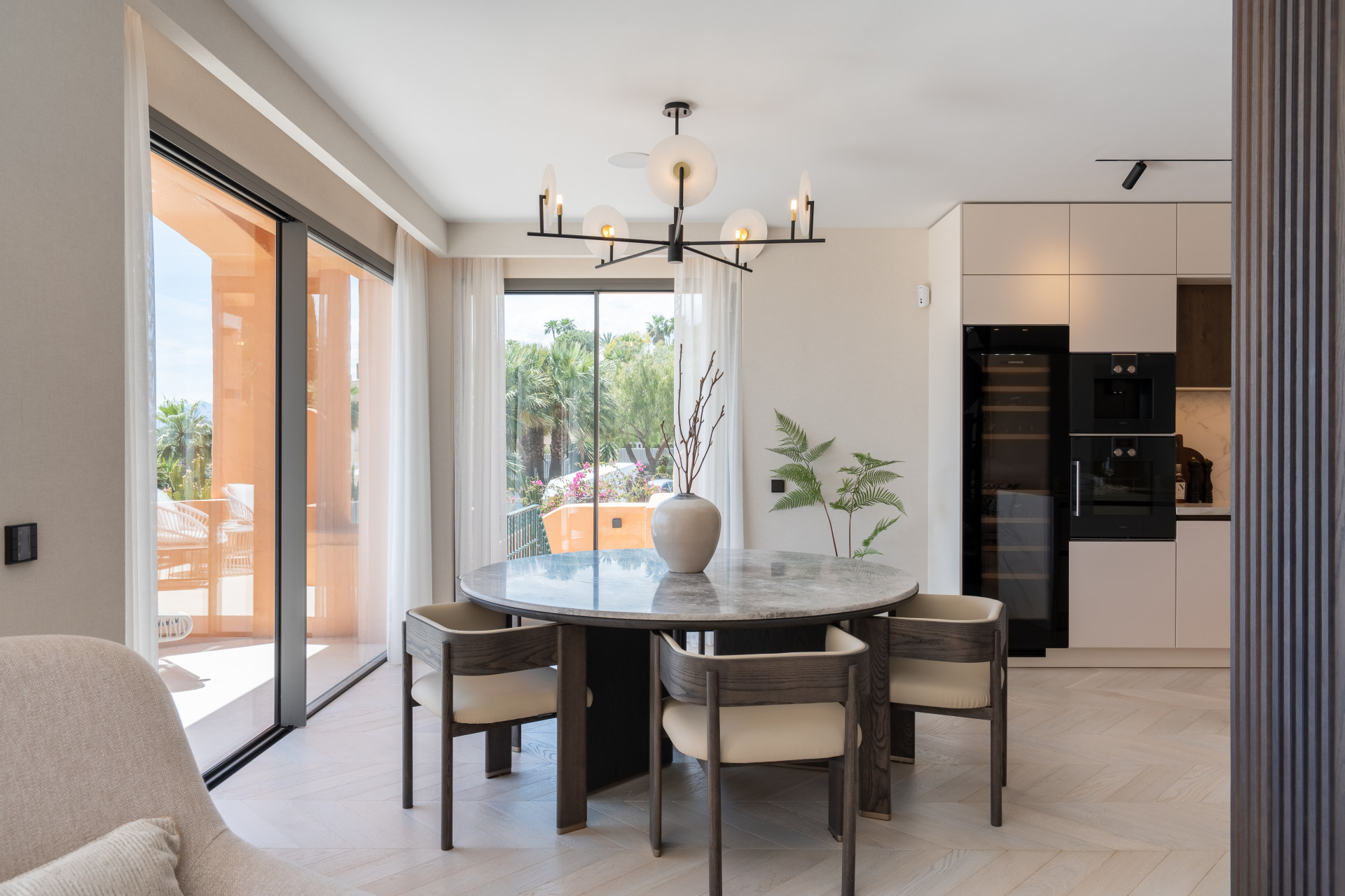 Stunning newly renovated four bedroom apartment  in Les Belvédères, Nueva Andalucía · Photo 9