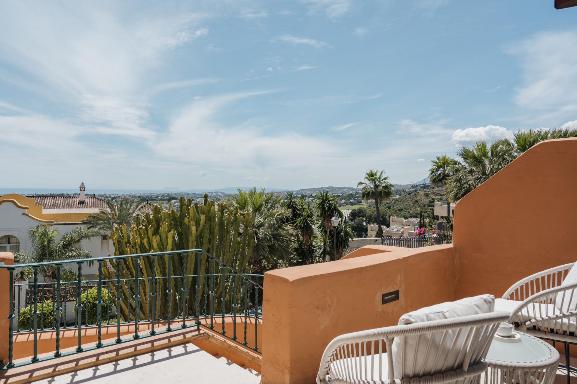 Stunning newly renovated four bedroom apartment  in Les Belvédères, Nueva Andalucía · Photo 25
