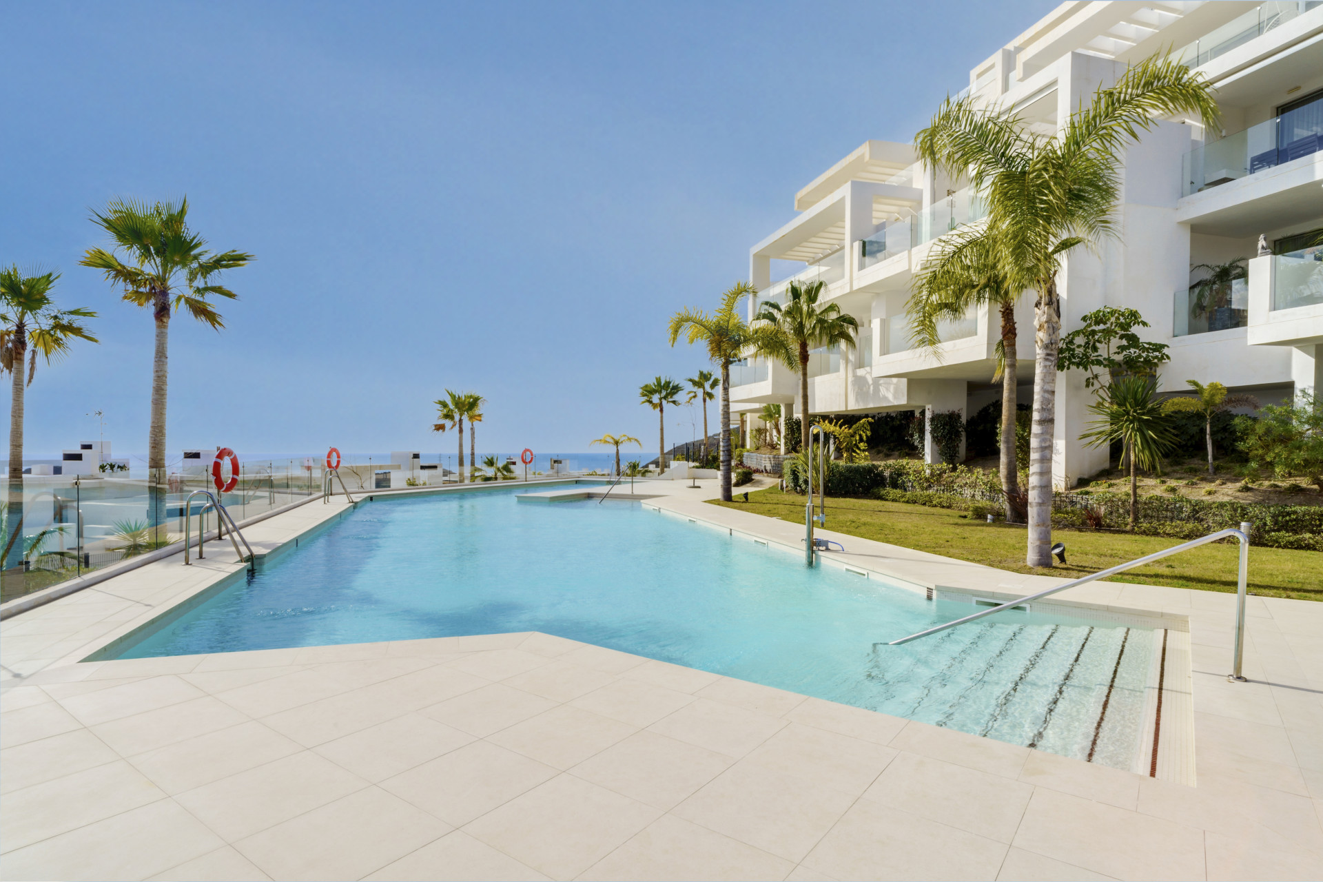 Beautiful two bedroom, south east facing apartment located in the exclusive Urbanisation Palo Alto · Photo 28