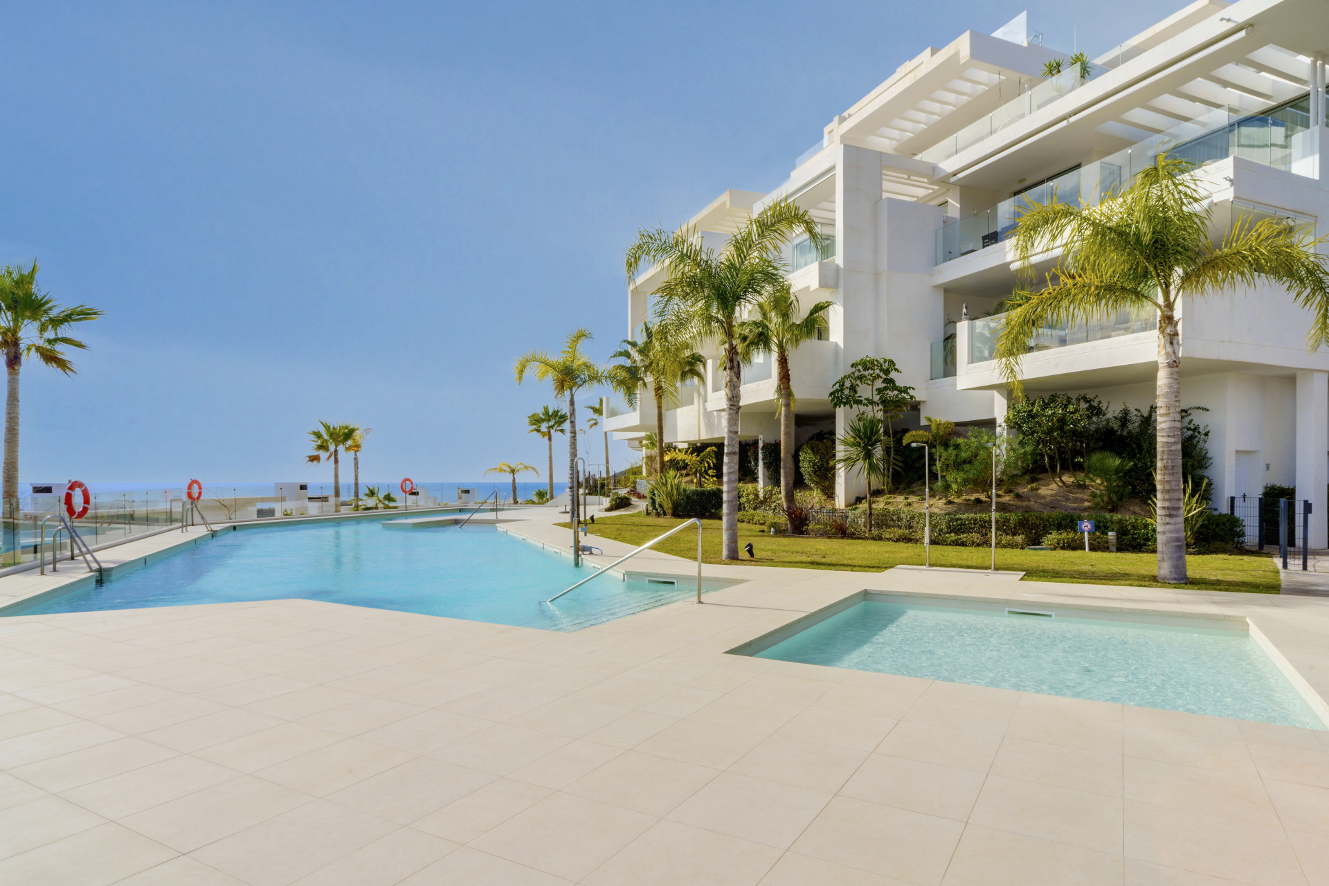 Beautiful two bedroom, south east facing apartment located in the exclusive Urbanisation Palo Alto · Photo 32