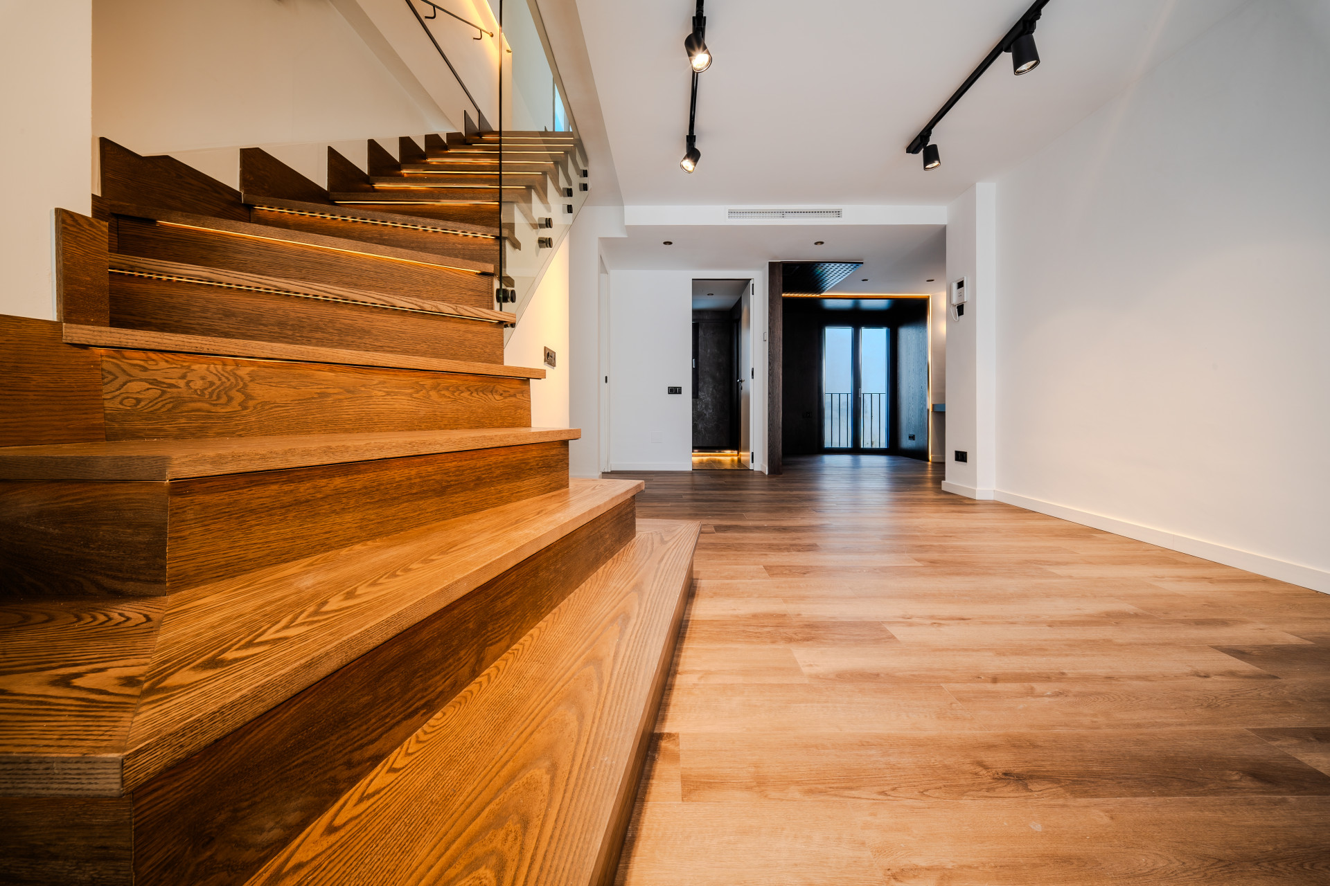 Unique Designer Home with 5m Ceilings and Rooftop Terrace in Estepona · Photo 10