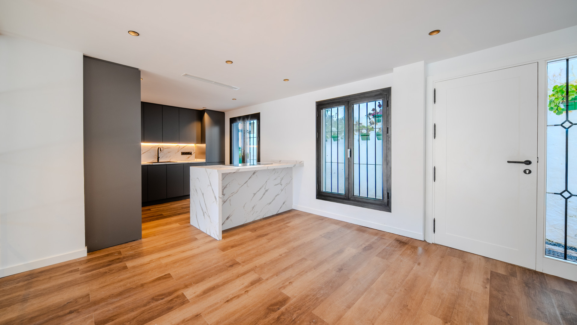 Unique Designer Home with 5m Ceilings and Rooftop Terrace in Estepona · Photo 25