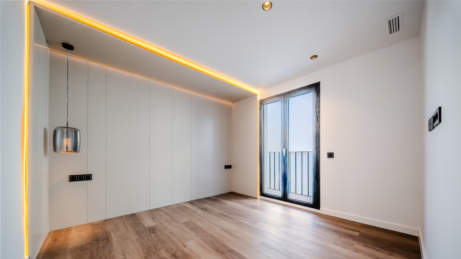 Unique Designer Home with 5m Ceilings and Rooftop Terrace in Estepona · Photo 34