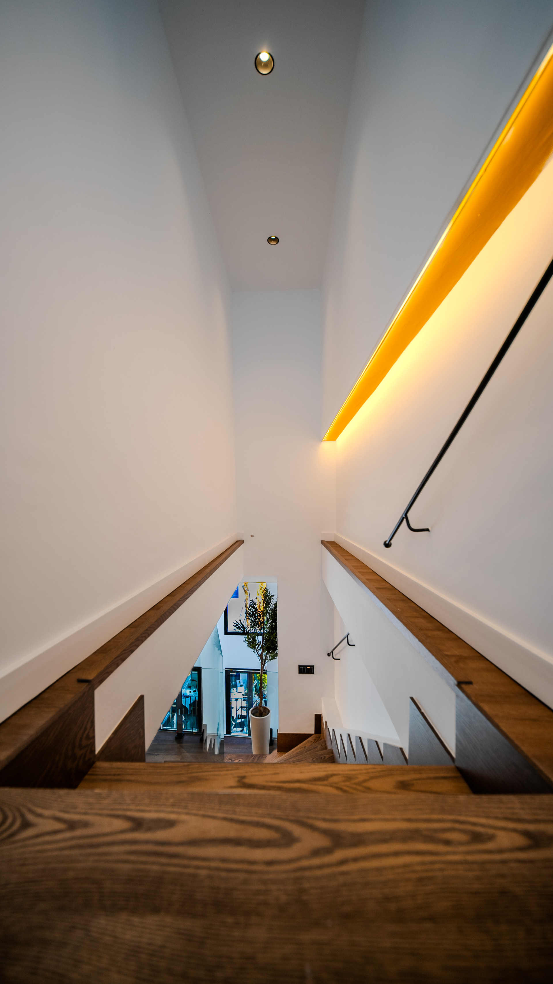 Unique Designer Home with 5m Ceilings and Rooftop Terrace in Estepona · Photo 36