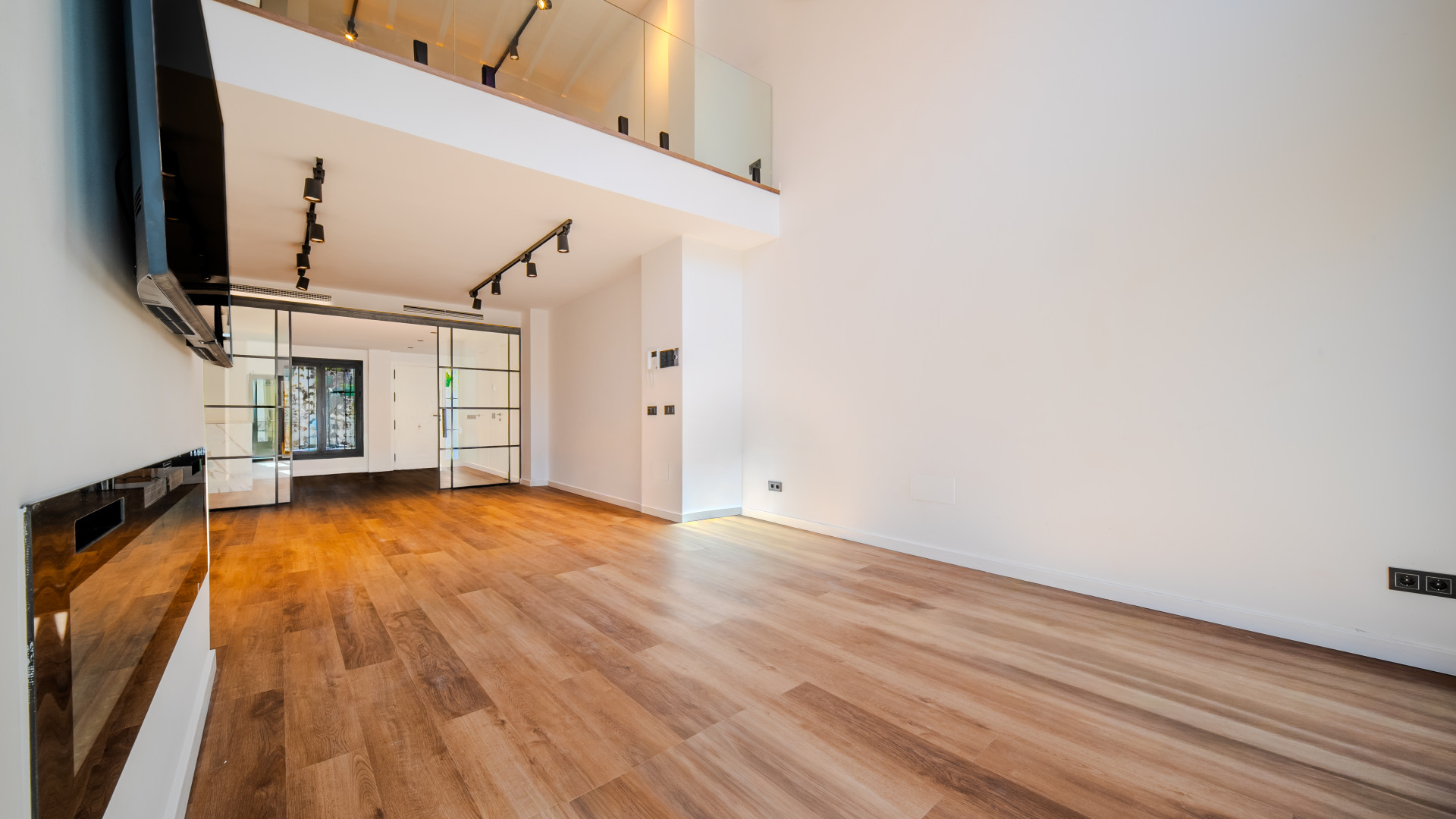 Unique Designer Home with 5m Ceilings and Rooftop Terrace in Estepona · Photo 12