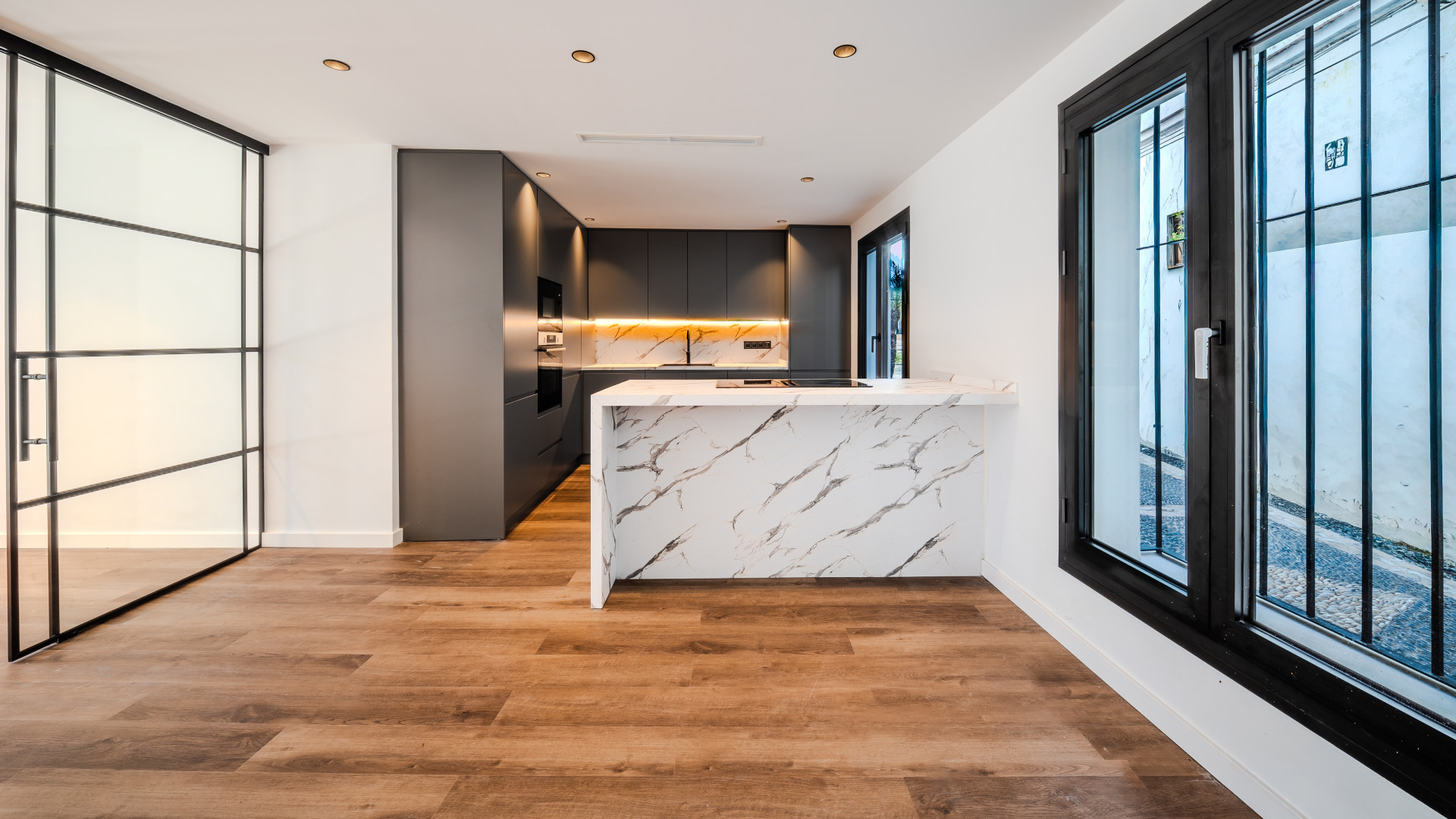 Unique Designer Home with 5m Ceilings and Rooftop Terrace in Estepona · Photo 23