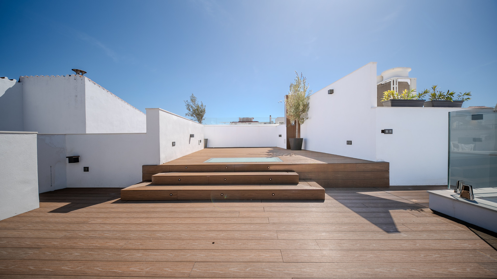 Unique Designer Home with 5m Ceilings and Rooftop Terrace in Estepona · Photo 43