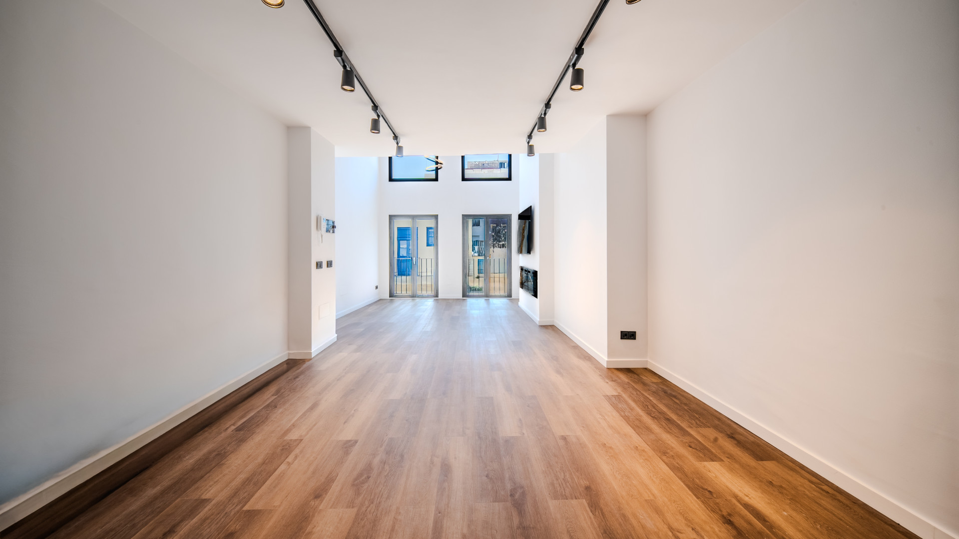 Unique Designer Home with 5m Ceilings and Rooftop Terrace in Estepona · Photo 11