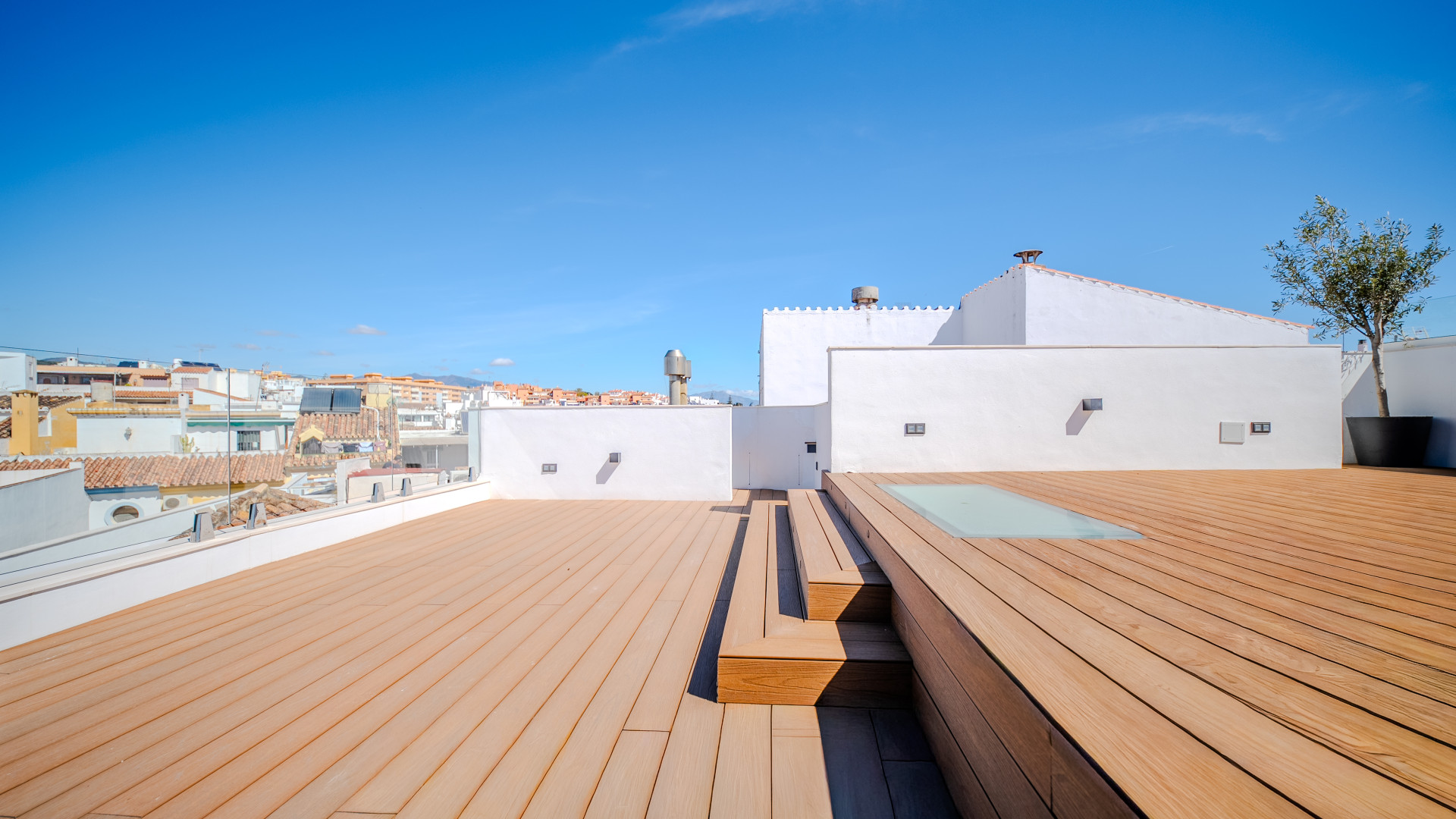 Unique Designer Home with 5m Ceilings and Rooftop Terrace in Estepona · Photo 42