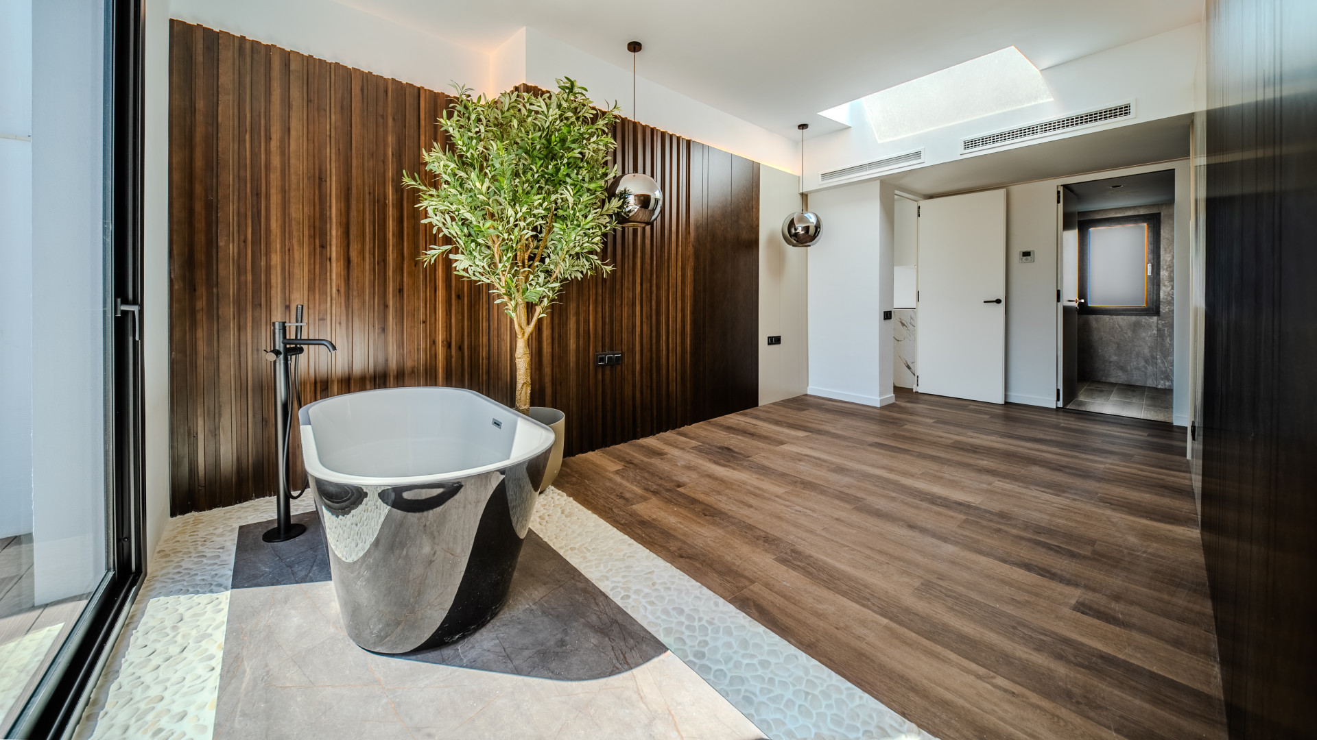 Unique Designer Home with 5m Ceilings and Rooftop Terrace in Estepona · Photo 17