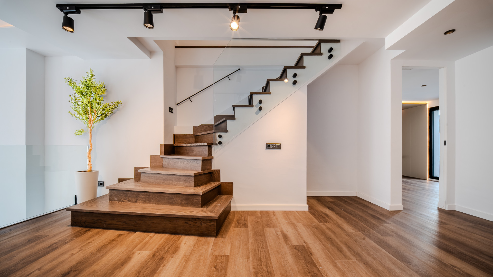 Unique Designer Home with 5m Ceilings and Rooftop Terrace in Estepona · Photo 9