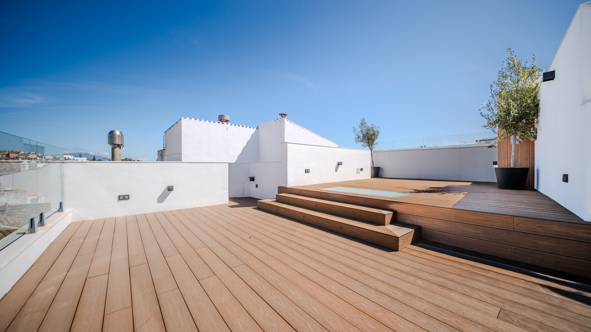 Unique Designer Home with 5m Ceilings and Rooftop Terrace in Estepona · Photo 13