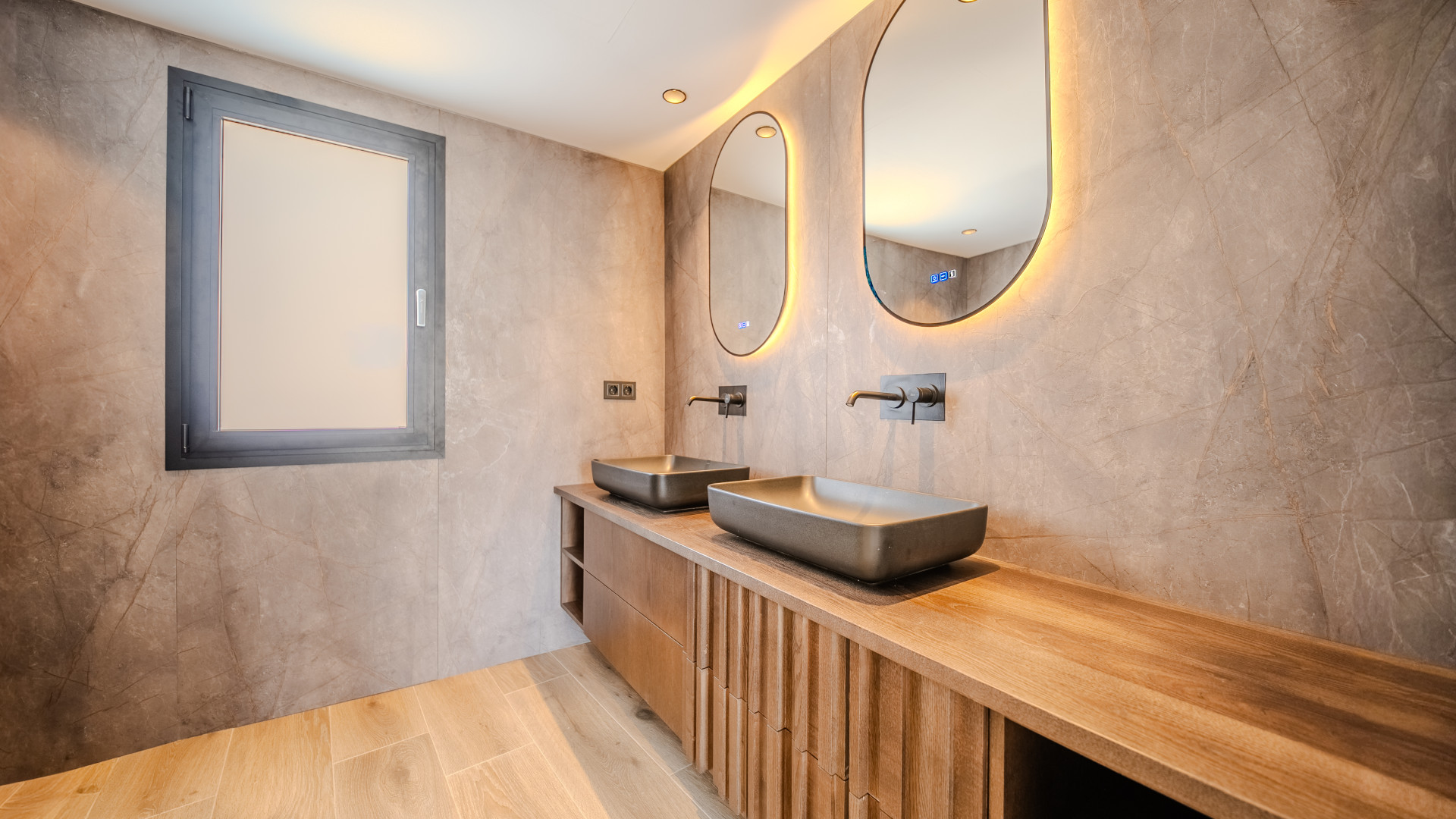 Unique Designer Home with 5m Ceilings and Rooftop Terrace in Estepona · Photo 37